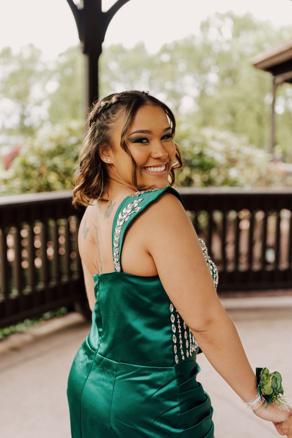 A high school senior wearing an emerald green formal dress for prom photoshoot at Hershey, PA.