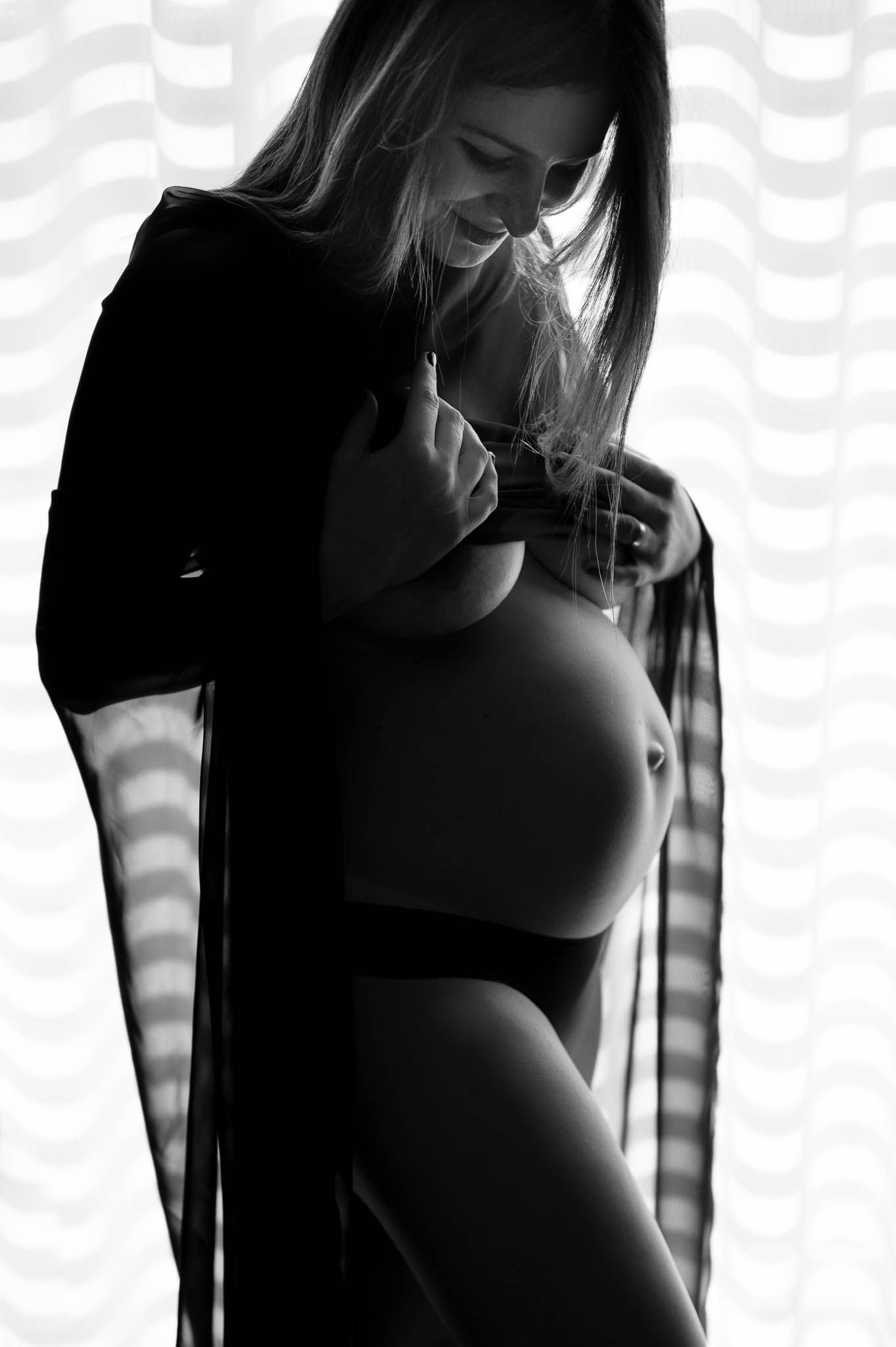 Ritratto in gravidanza in studio fotografico a Verona. servizio maternity Trento
