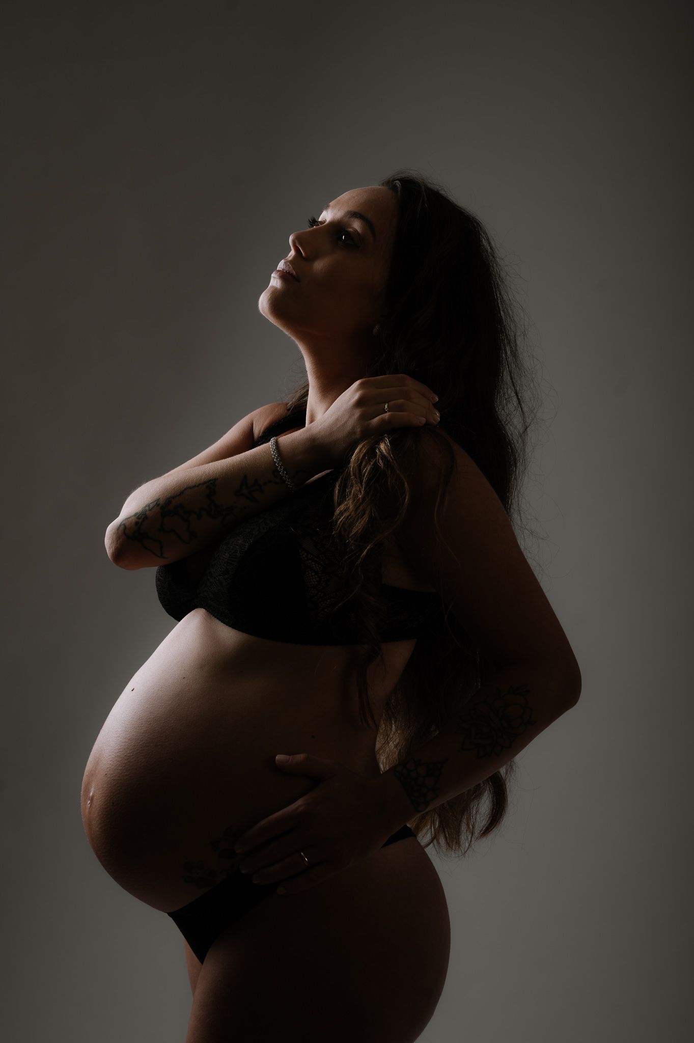 Shooting fotografico maternity a Verona, servizio gravidanza Trento, foto pancione in studio a Vicenza, servizio premaman Verona