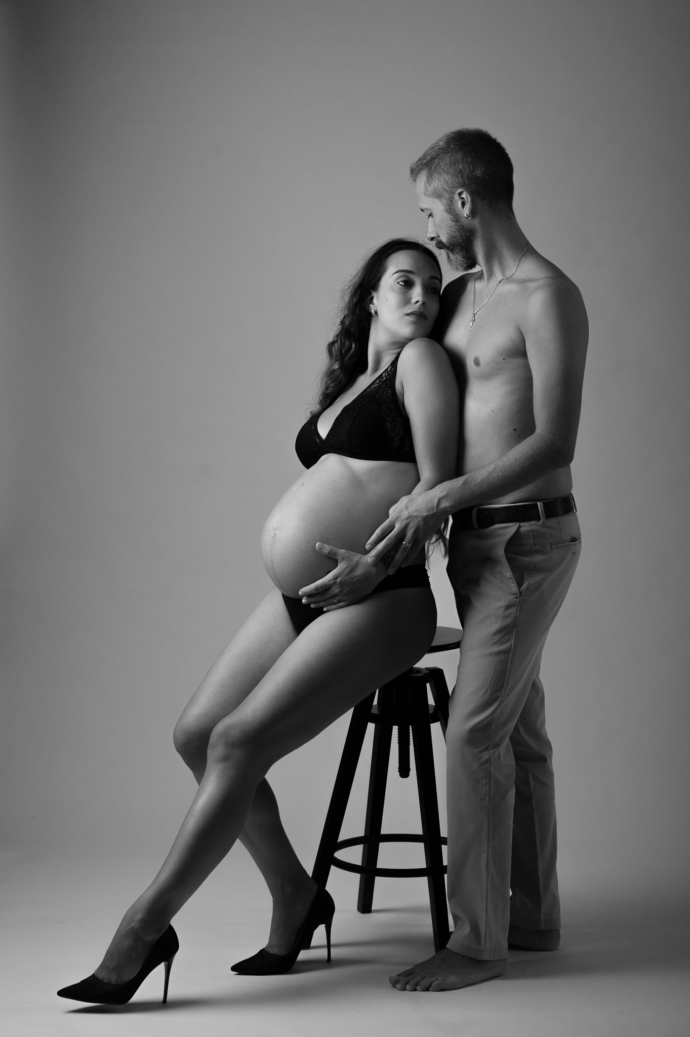 Ritratti in studio per servizio maternity a Verona, servizio fotografico maternità in studio a Mantova, fotografo gravidanza