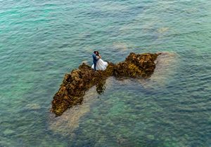 Casamento. Noivos na ilha. Magia e mar.