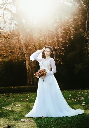 Noiva no jardim da Quinta das lágrimas em Coimbra, no dia do casamento,