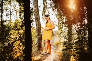 Sessão fotográfica de grávida na floresta. Isidro Dias fotógrafo de Coimbra
