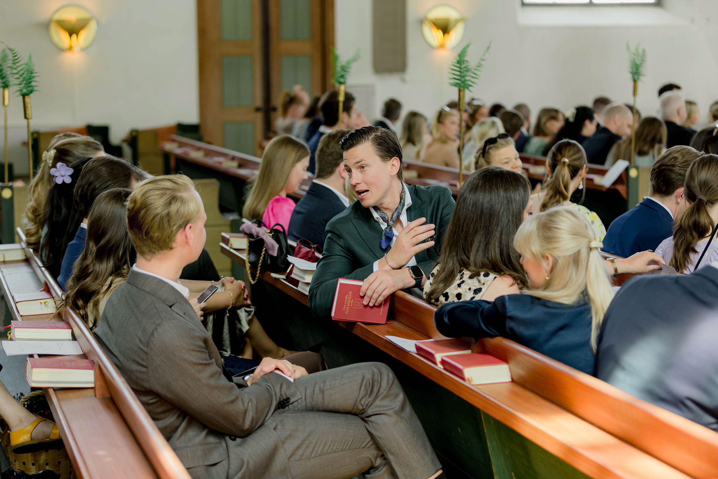 Bröllop i Brunskogs kyrka och Skutbouddens restaurang. Fotograf Rebecca Nordin. Värmland.