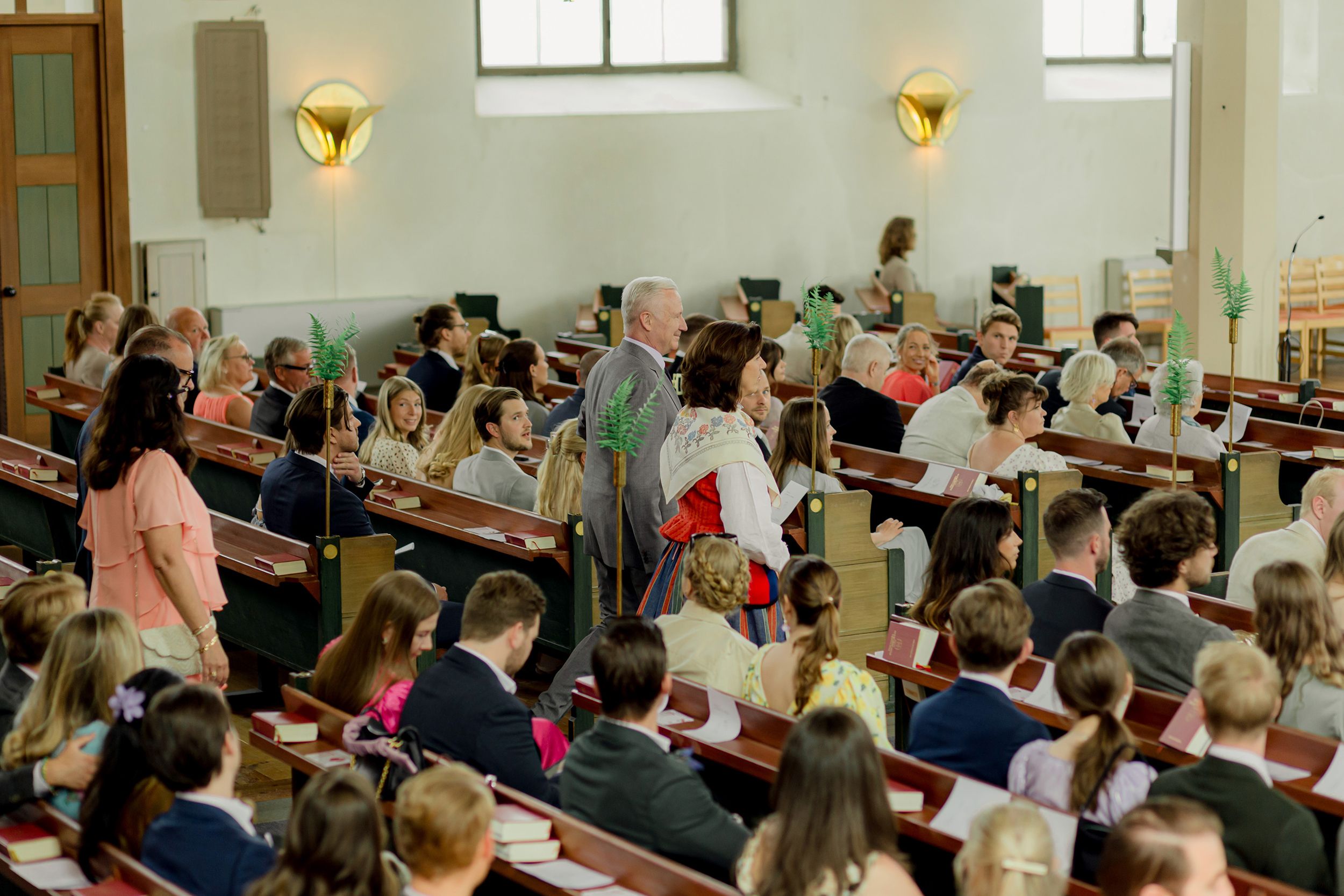 Bröllop i Brunskogs kyrka och Skutbouddens restaurang. Fotograf Rebecca Nordin. Värmland.