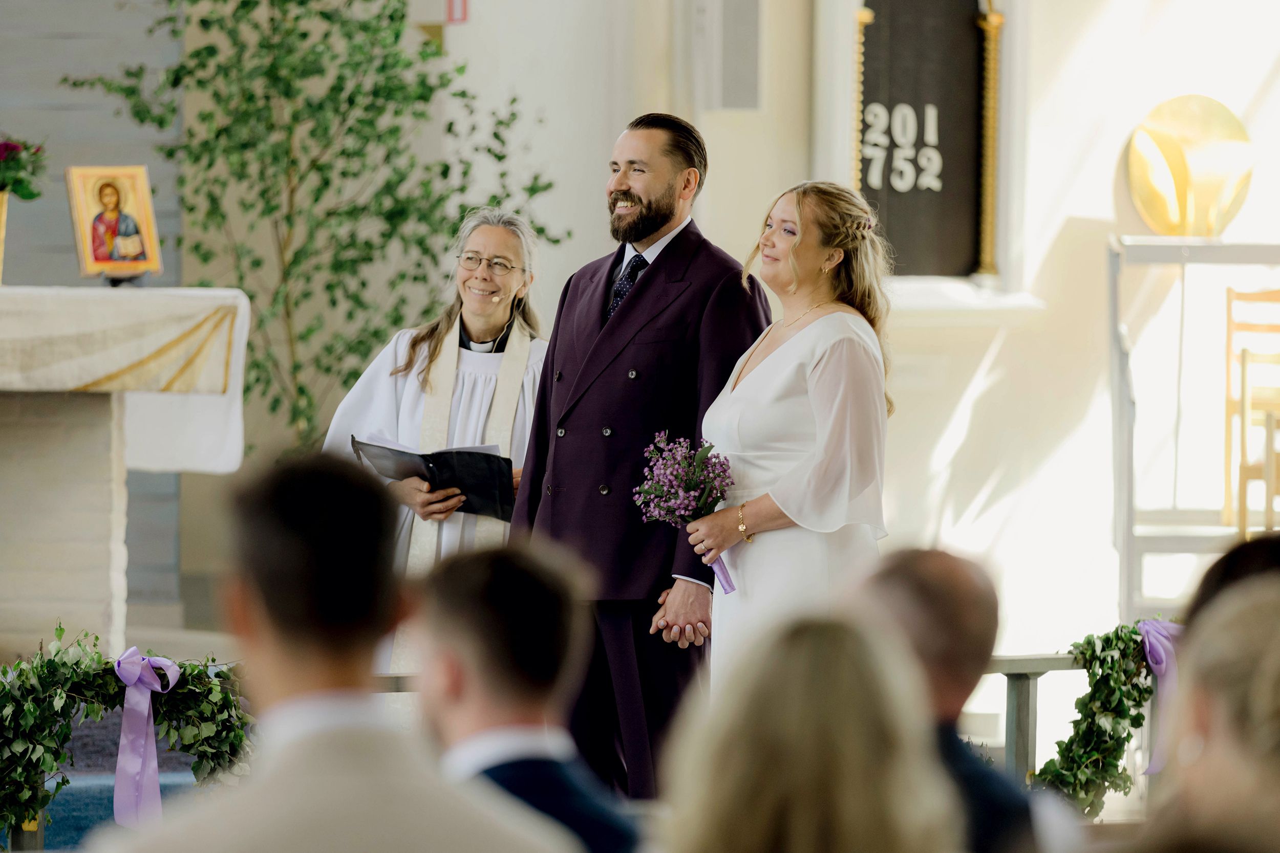 Bröllop i Brunskogs kyrka och Skutbouddens restaurang. Fotograf Rebecca Nordin. Värmland.