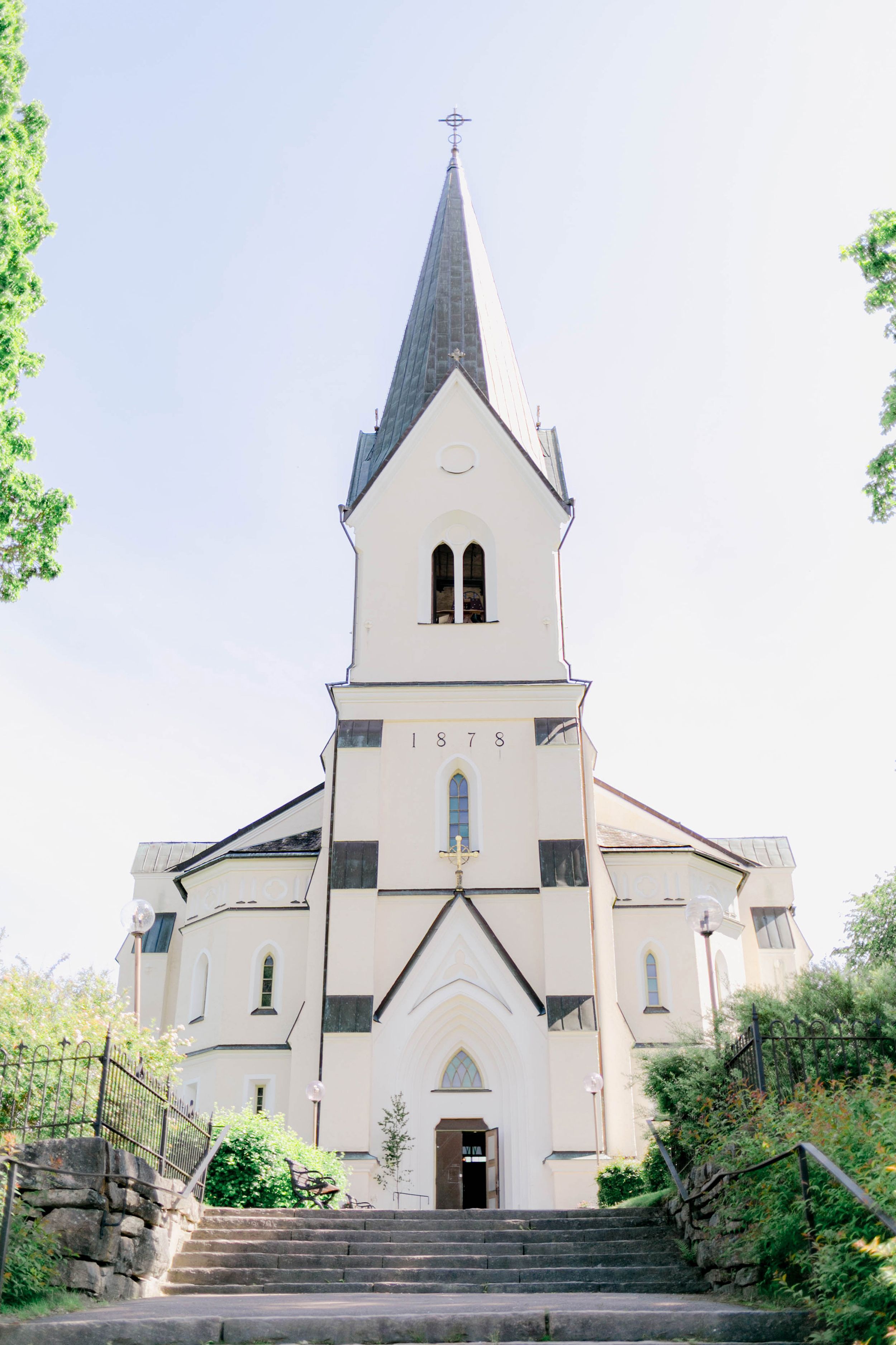 Bröllop i Brunskogs kyrka och Skutbouddens restaurang. Fotograf Rebecca Nordin. Värmland.