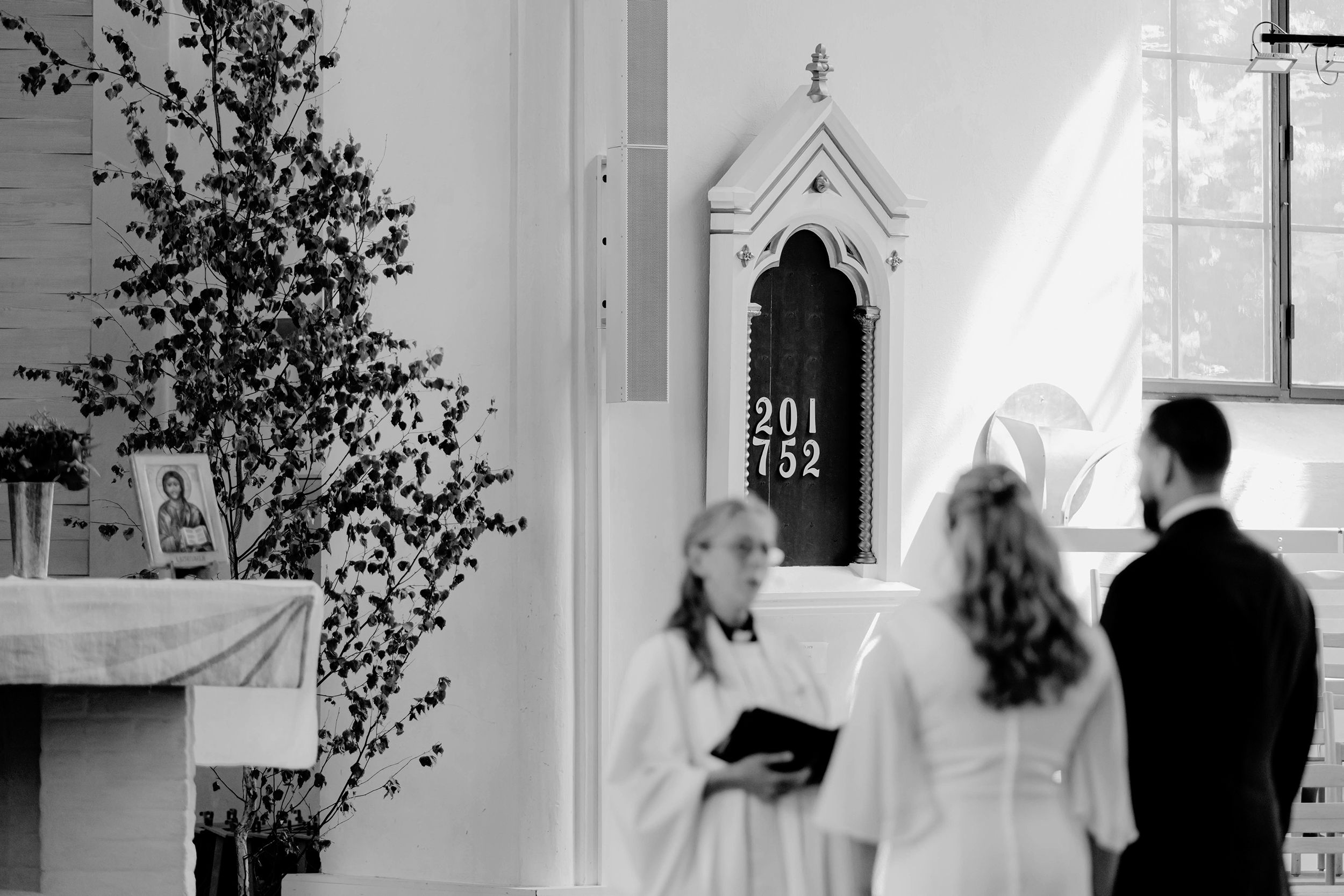 Bröllop i Brunskogs kyrka och Skutbouddens restaurang. Fotograf Rebecca Nordin. Värmland. Psalmer.