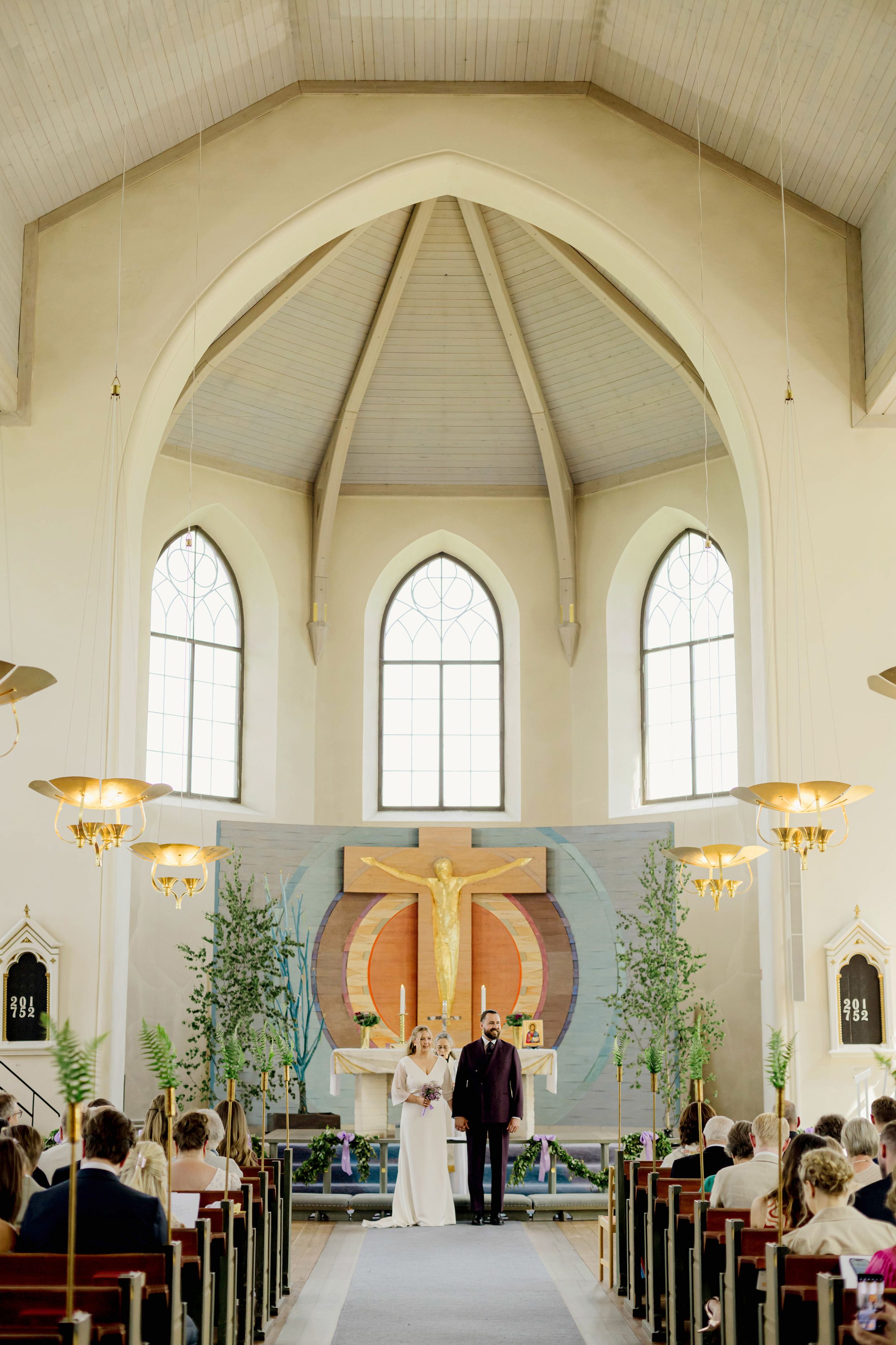 Bröllop i Brunskogs kyrka och Skutbouddens restaurang. Fotograf Rebecca Nordin. Värmland.