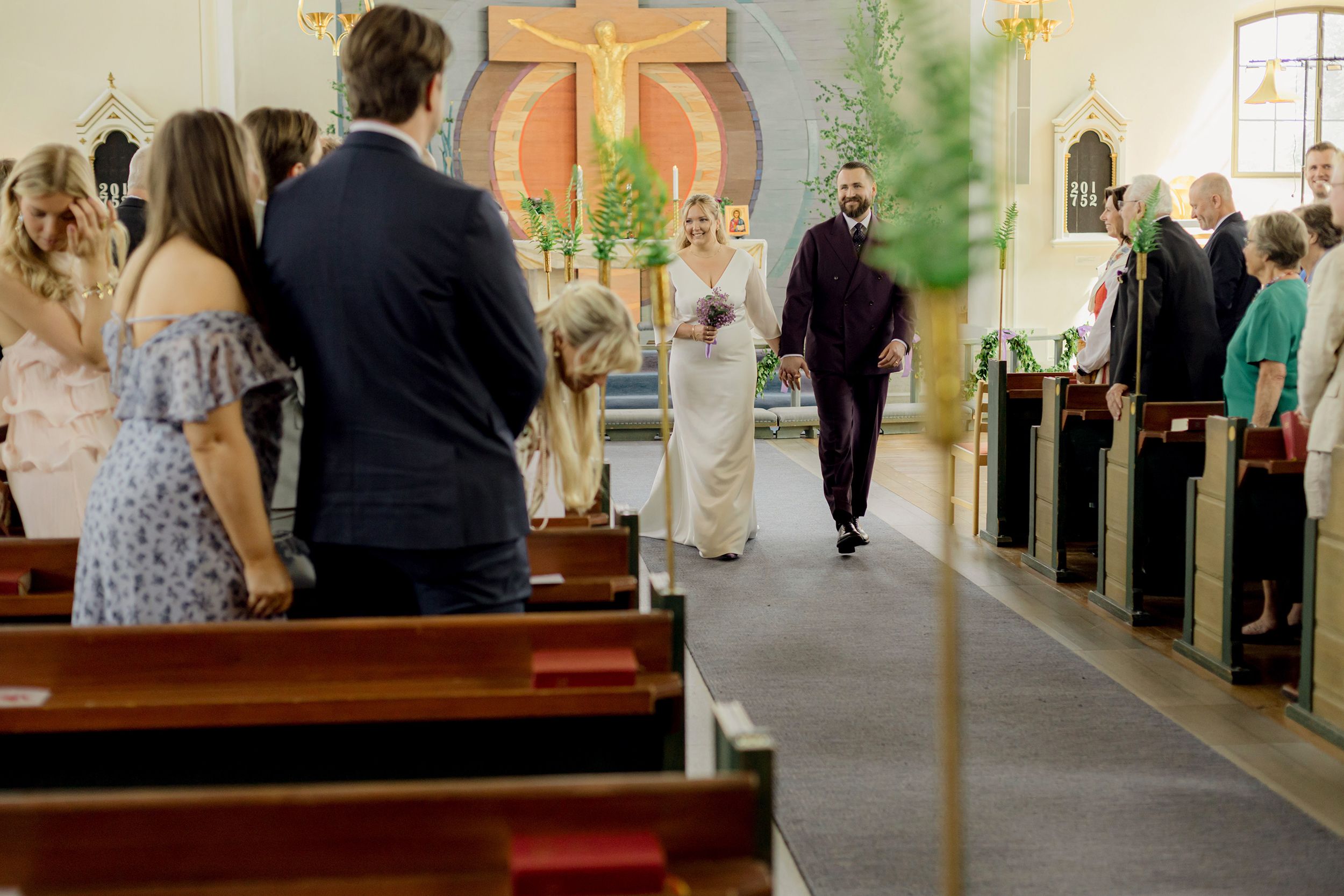 Bröllop i Brunskogs kyrka och Skutbouddens restaurang. Fotograf Rebecca Nordin. Värmland.