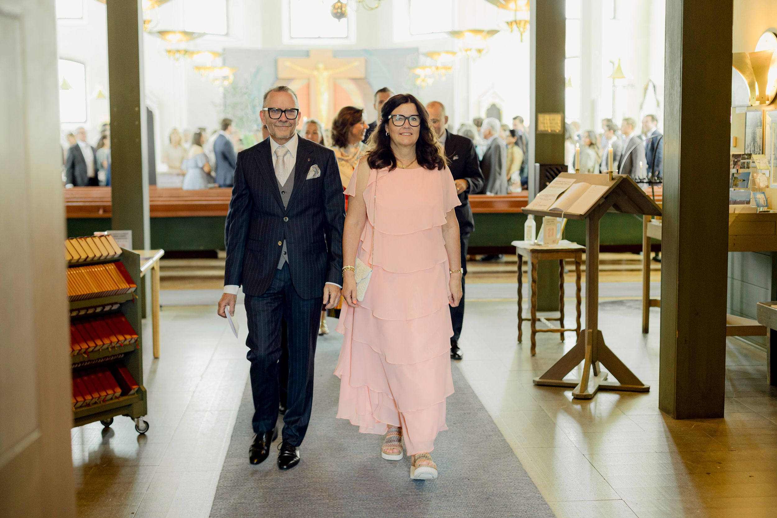 Bröllop i Brunskogs kyrka och Skutbouddens restaurang. Fotograf Rebecca Nordin. Värmland.