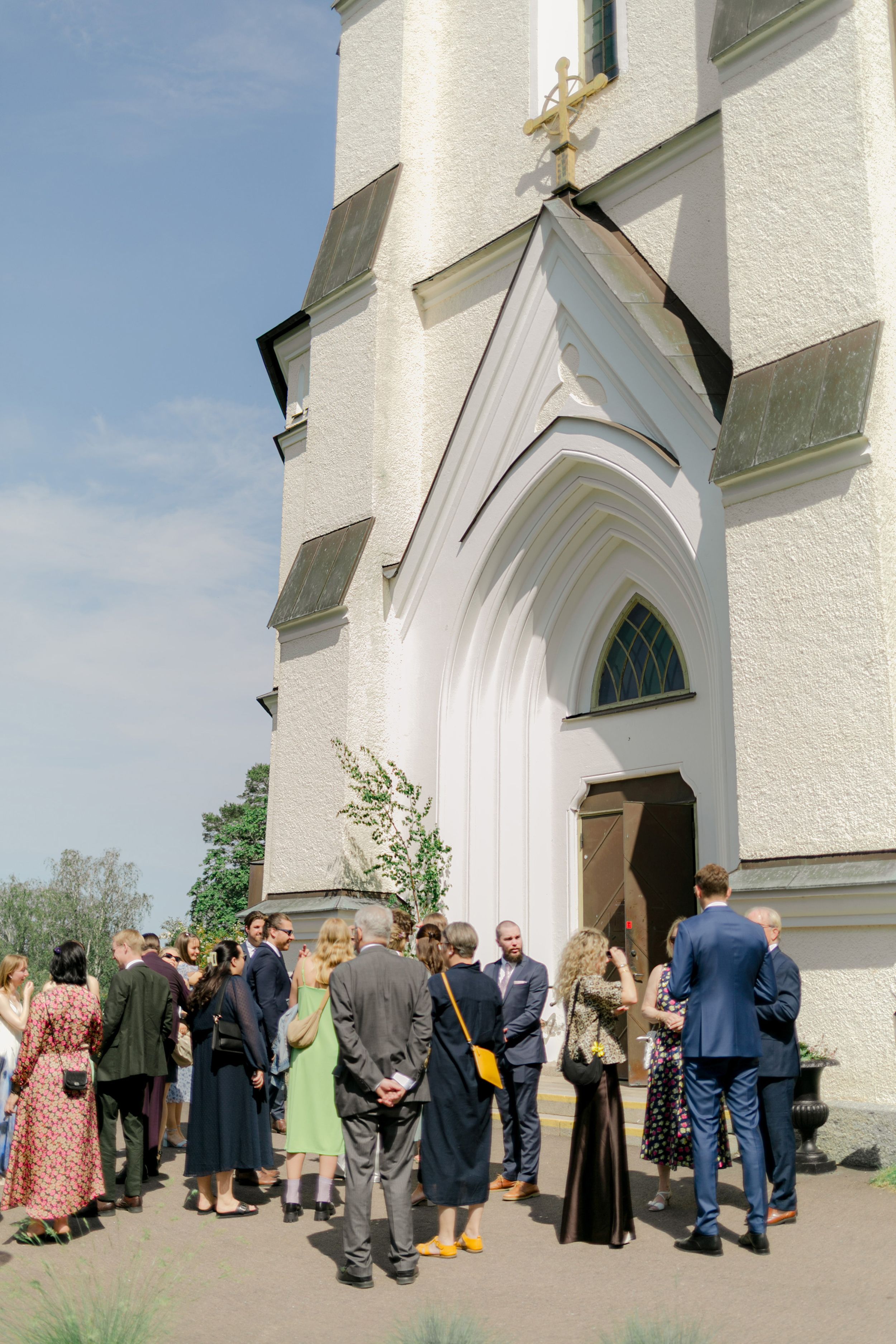Bröllop i Brunskogs kyrka och Skutbouddens restaurang. Fotograf Rebecca Nordin. Värmland. Gratulationer.