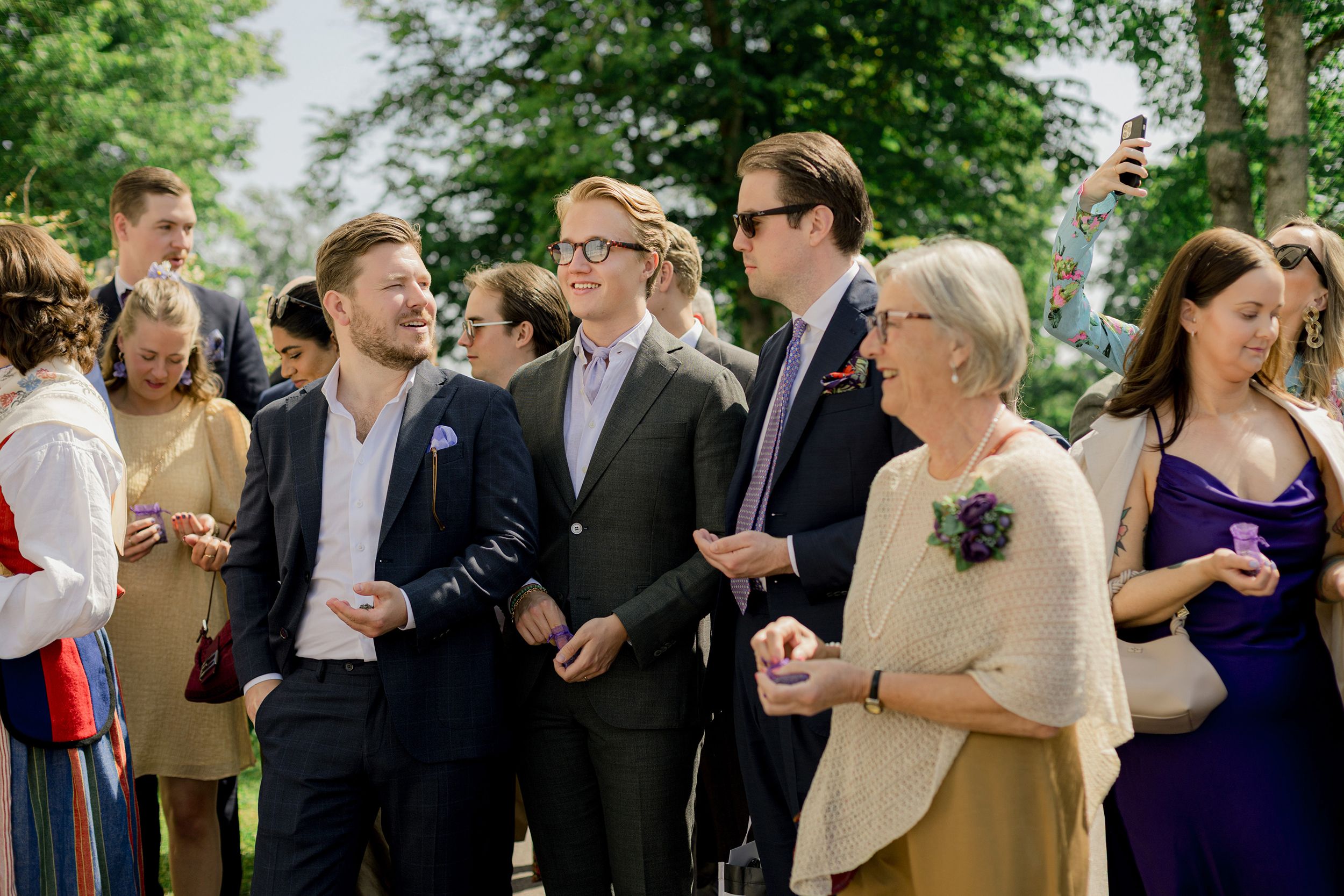 Bröllop i Brunskogs kyrka och Skutbouddens restaurang. Fotograf Rebecca Nordin. Värmland.