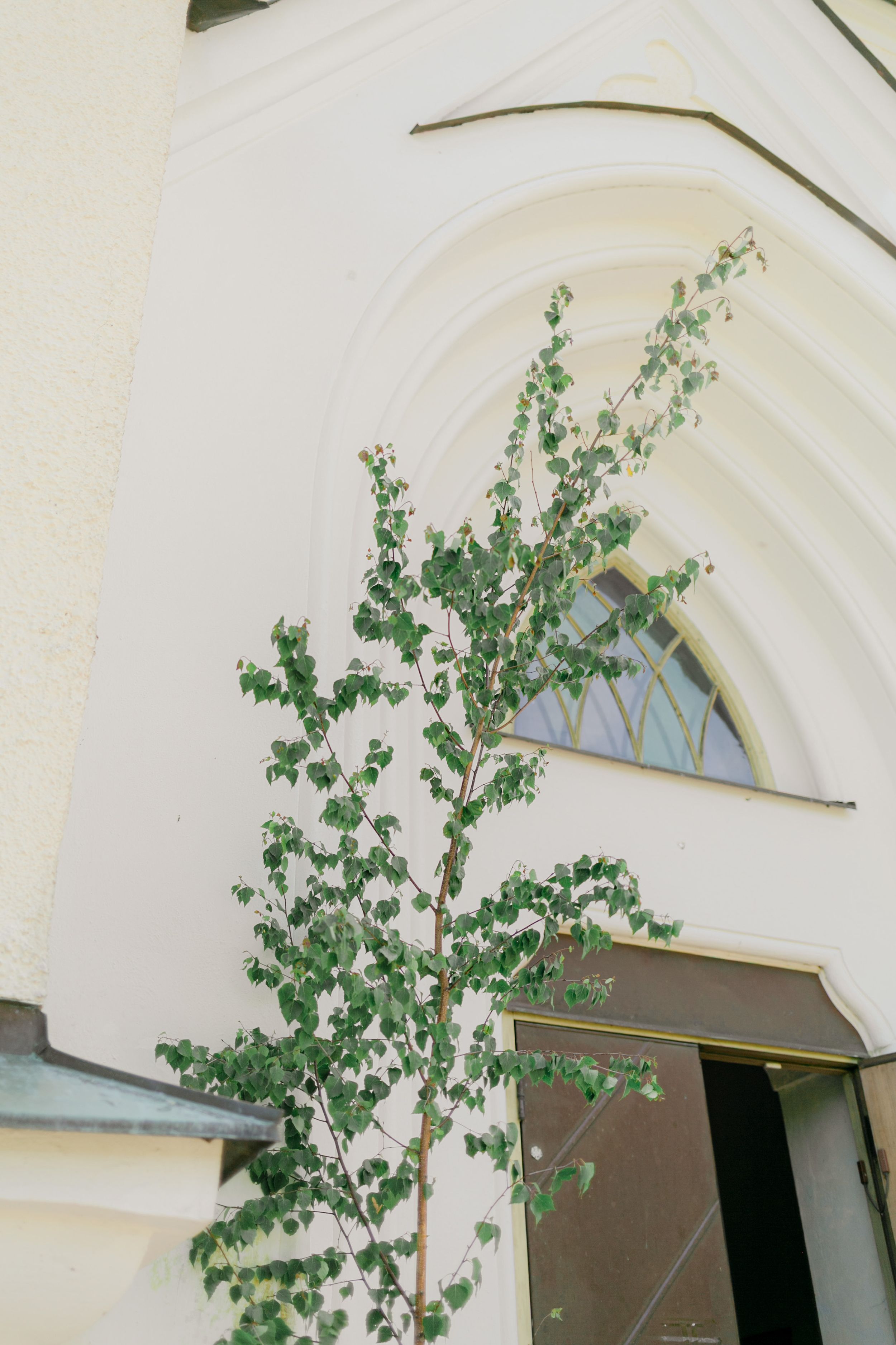 Bröllop i Brunskogs kyrka och Skutbouddens restaurang. Fotograf Rebecca Nordin. Värmland.