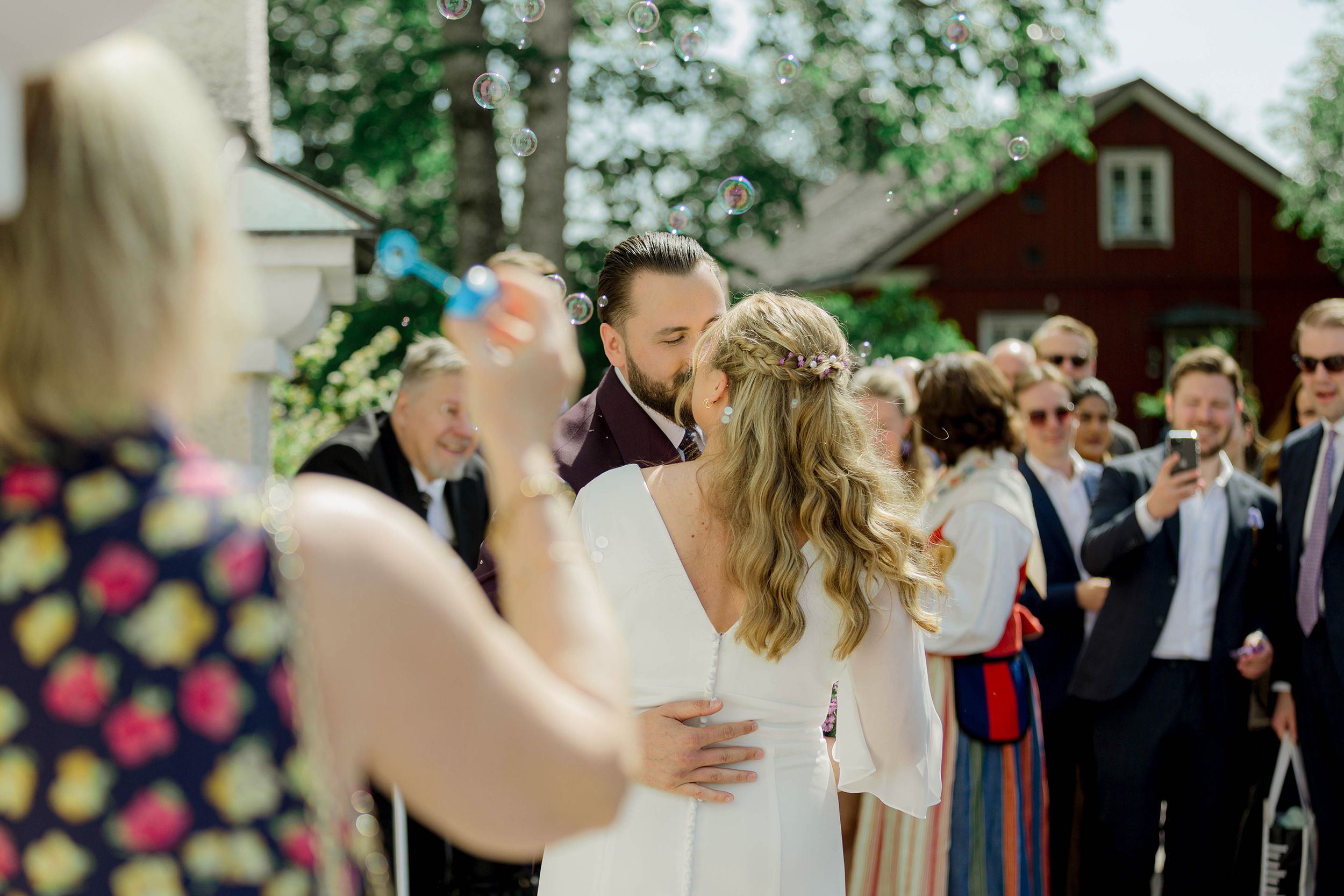 Bröllop i Brunskogs kyrka och Skutbouddens restaurang. Fotograf Rebecca Nordin. Värmland.