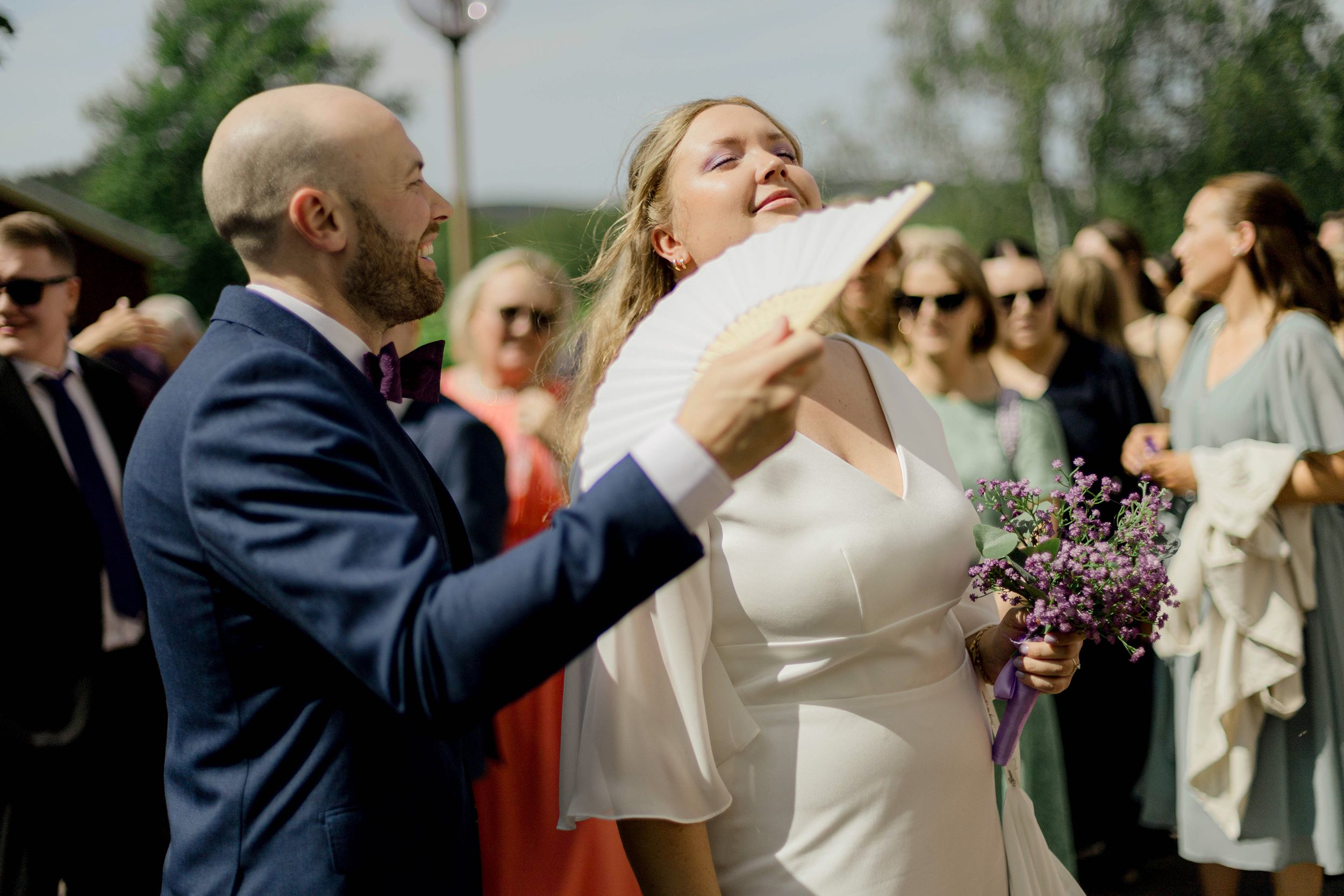 Bröllop i Brunskogs kyrka och Skutbouddens restaurang. Fotograf Rebecca Nordin. Värmland.