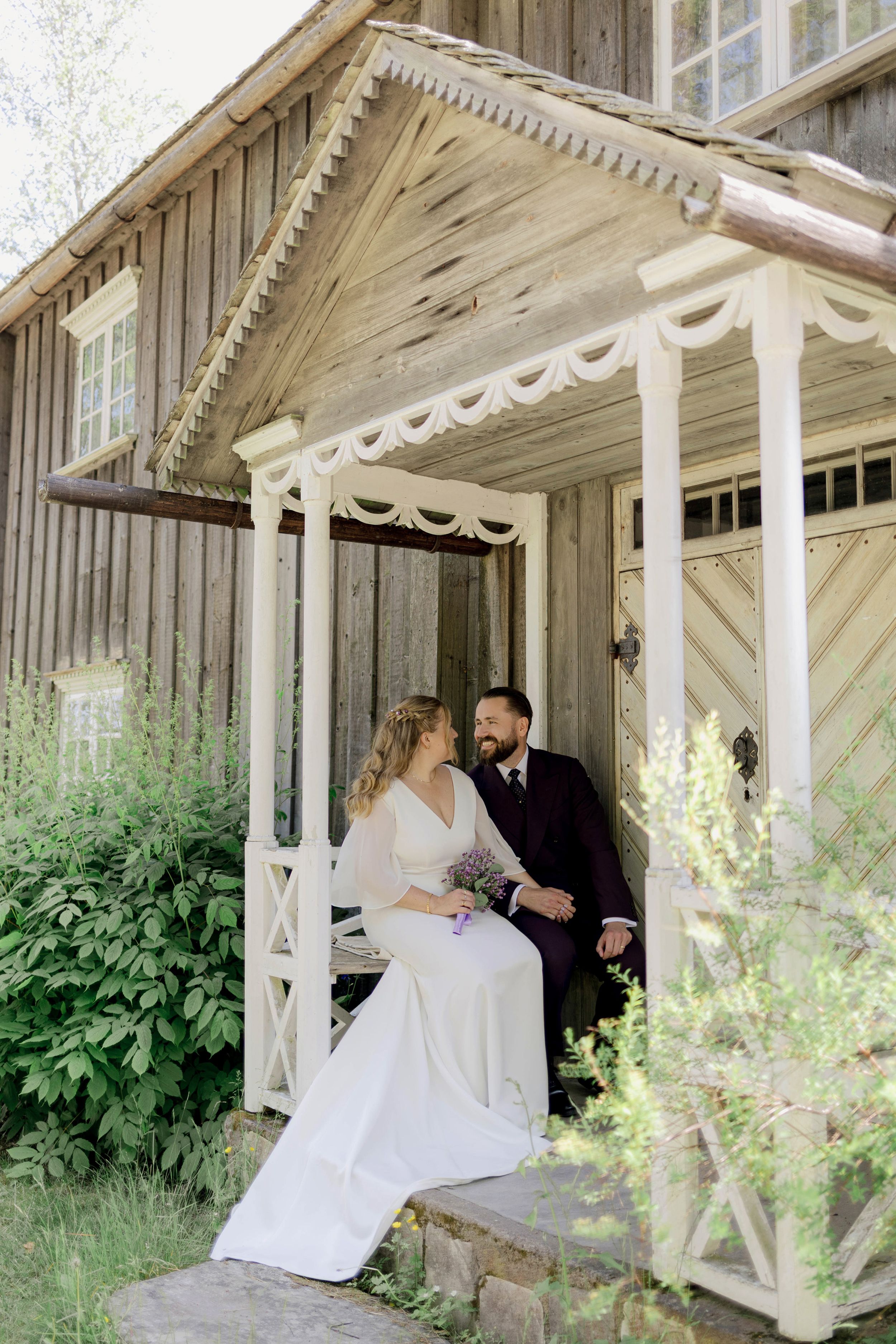 Bröllop i Brunskogs kyrka och Skutbouddens restaurang. Fotograf Rebecca Nordin. Värmland.