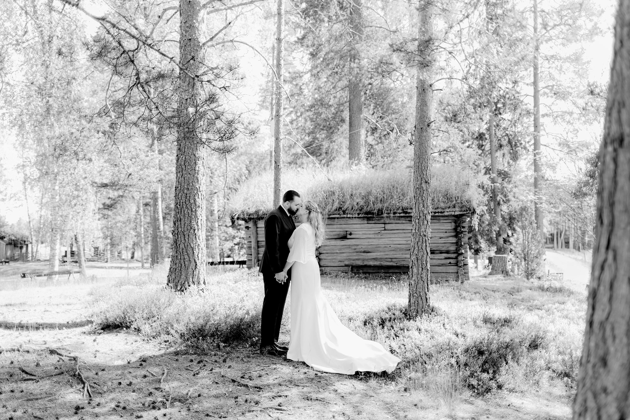 Bröllop i Brunskogs kyrka och Skutbouddens restaurang. Fotograf Rebecca Nordin. Värmland.
