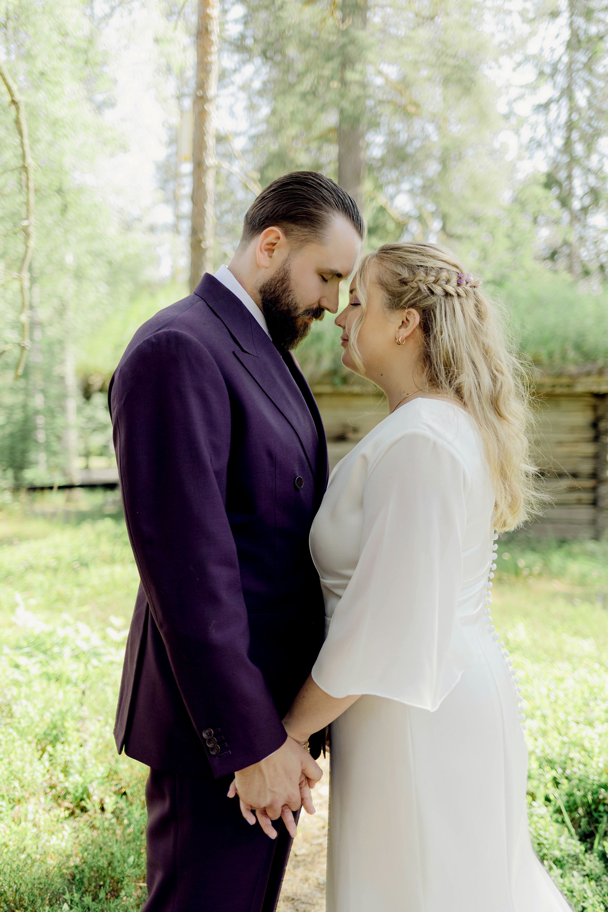 Bröllop i Brunskogs kyrka och Skutbouddens restaurang. Fotograf Rebecca Nordin. Värmland.