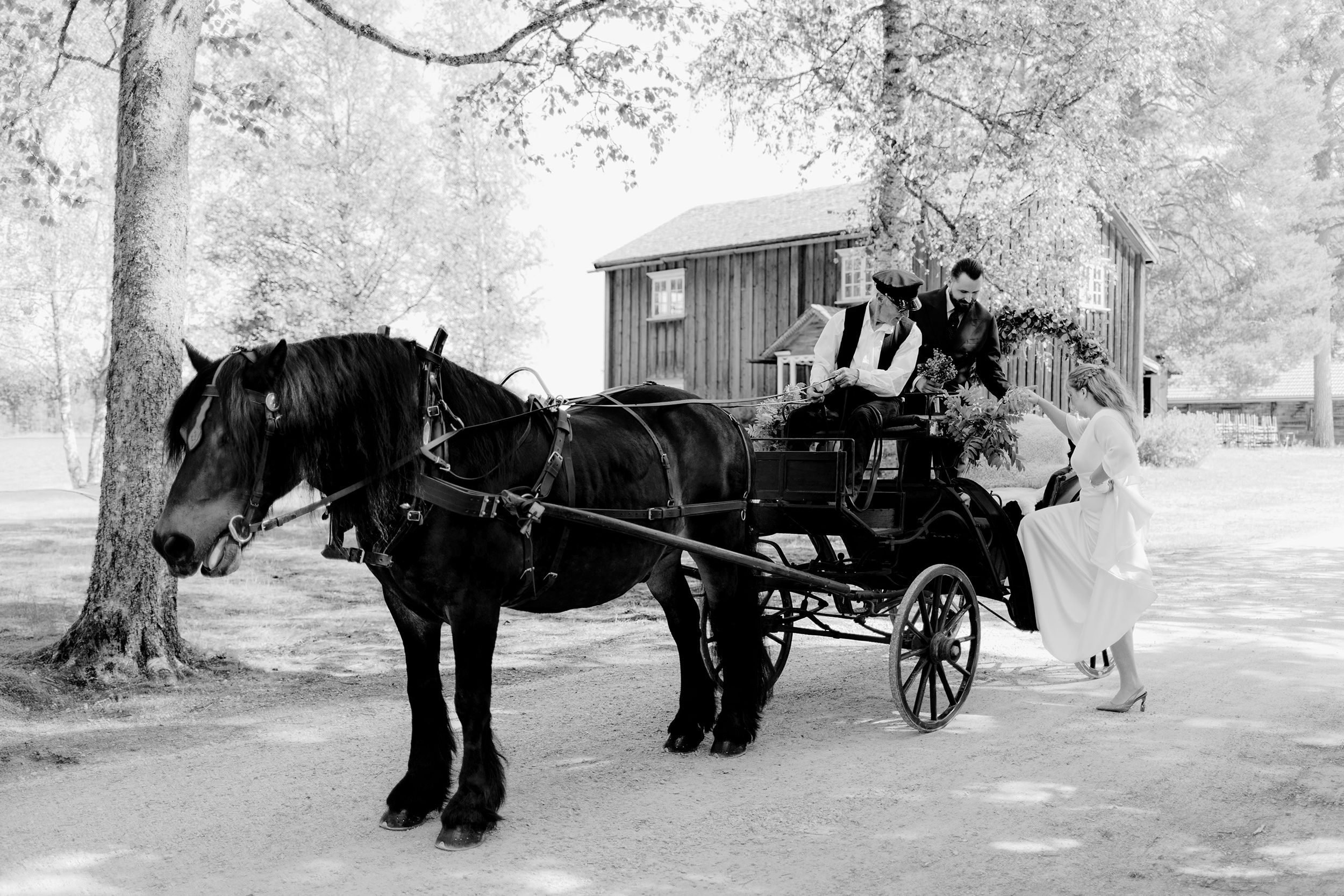 Bröllop i Brunskogs kyrka och Skutbouddens restaurang. Fotograf Rebecca Nordin. Värmland.