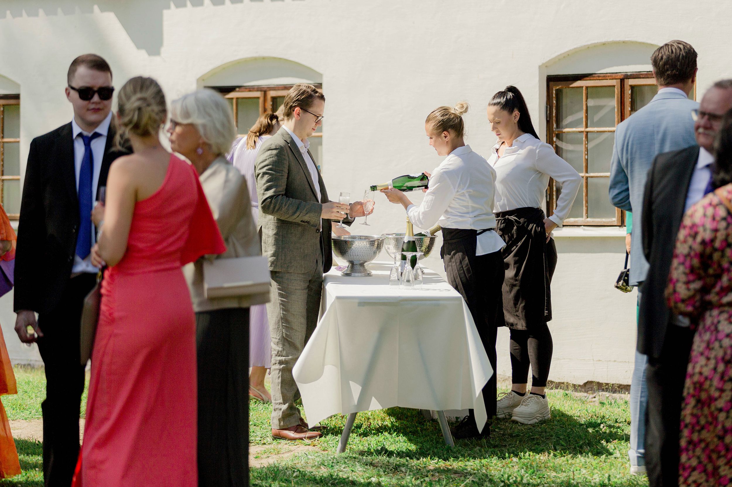 Bröllop i Brunskogs kyrka och Skutbouddens restaurang. Fotograf Rebecca Nordin. Värmland.