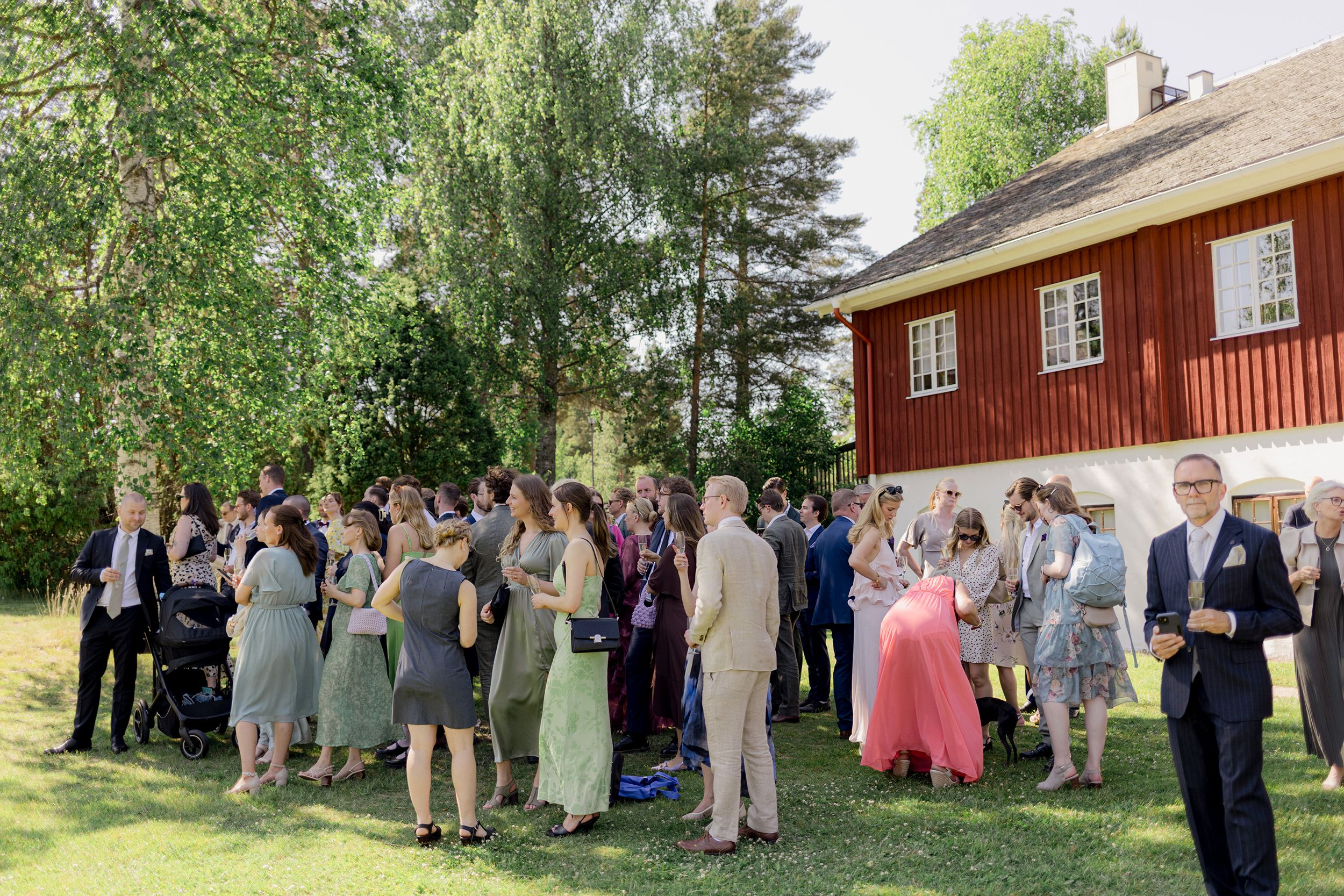 Bröllop i Brunskogs kyrka och Skutbouddens restaurang. Fotograf Rebecca Nordin. Värmland.