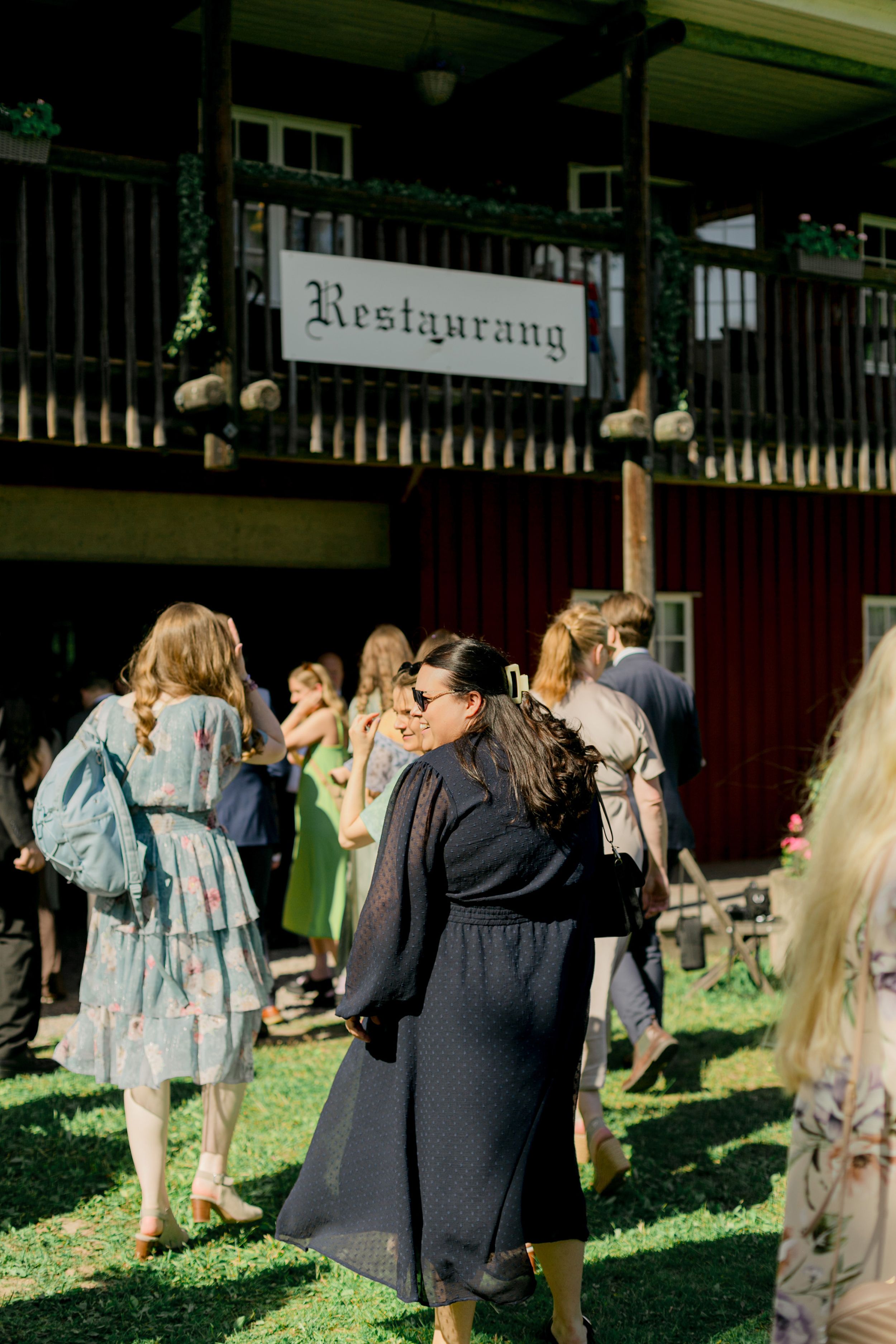 Bröllop i Brunskogs kyrka och Skutbouddens restaurang. Fotograf Rebecca Nordin. Värmland.