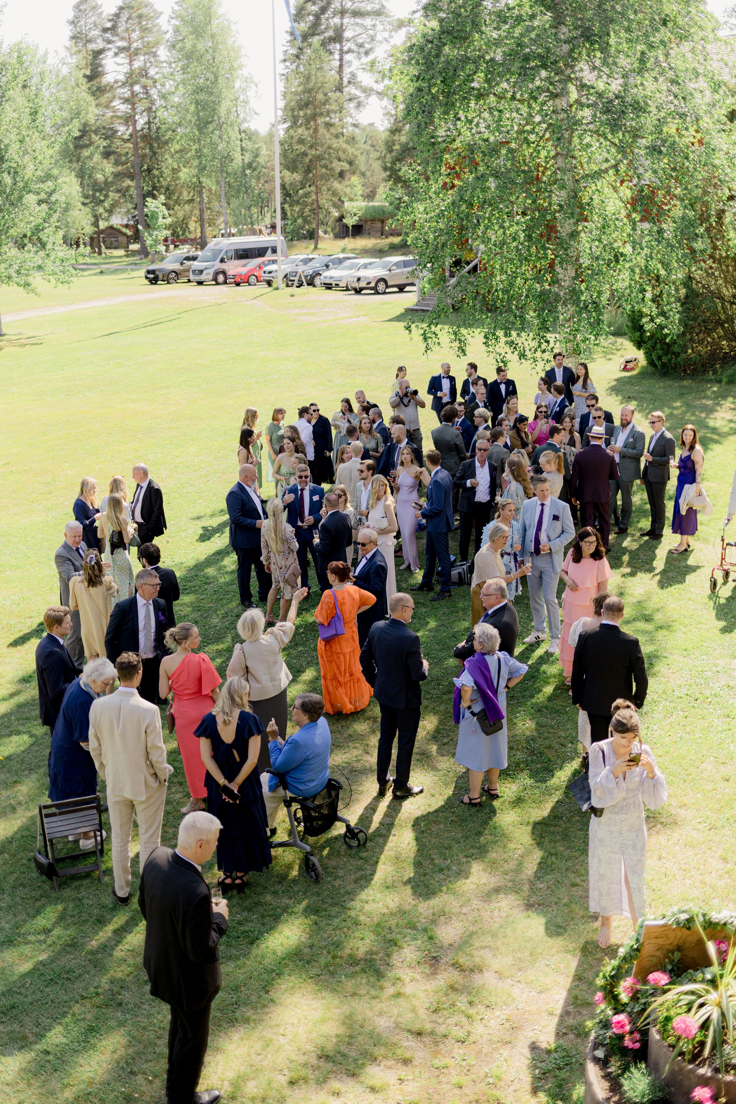 Bröllop i Brunskogs kyrka och Skutbouddens restaurang. Fotograf Rebecca Nordin. Värmland.