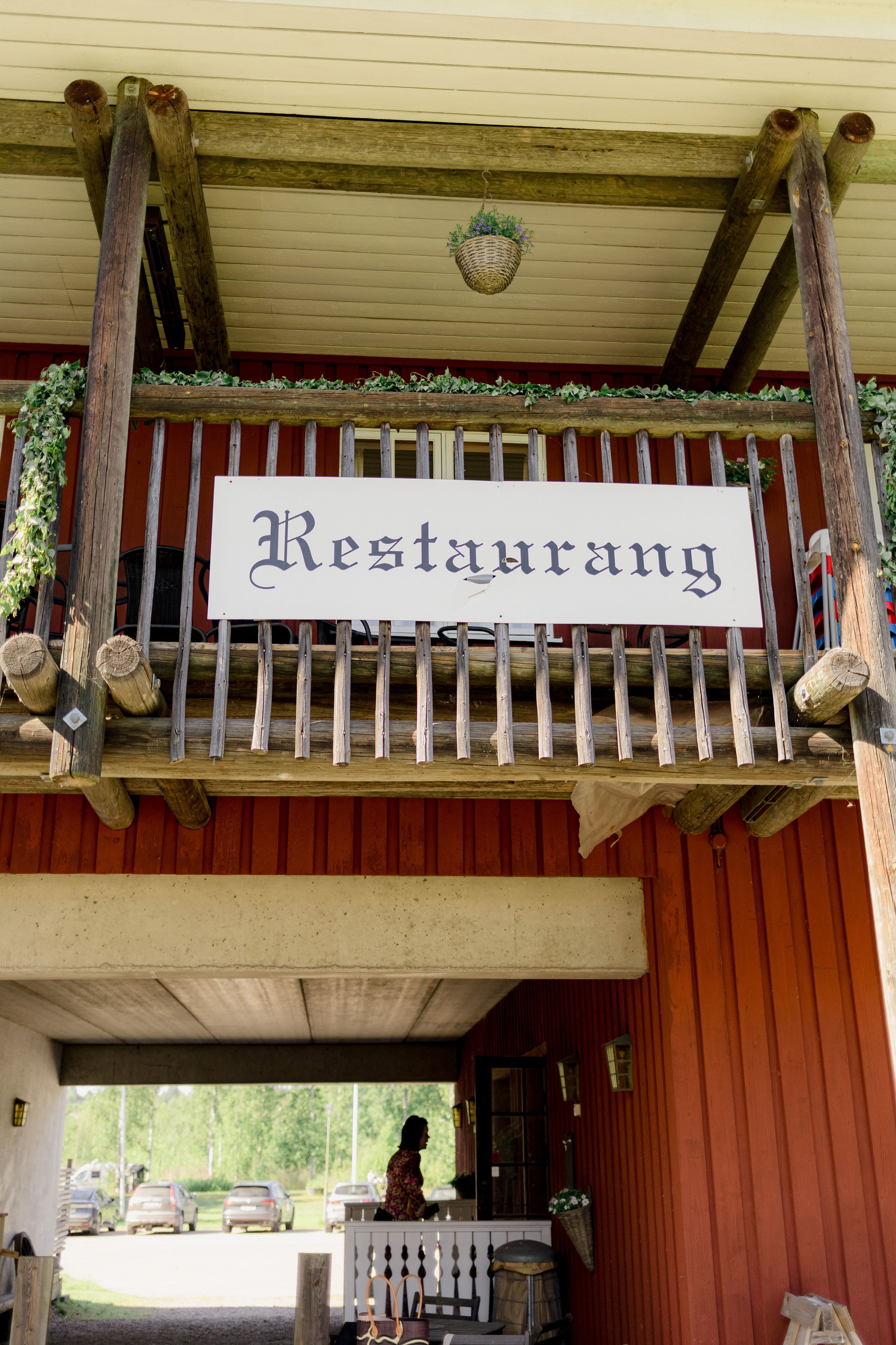 Bröllop i Brunskogs kyrka och Skutbouddens restaurang. Fotograf Rebecca Nordin. Värmland.