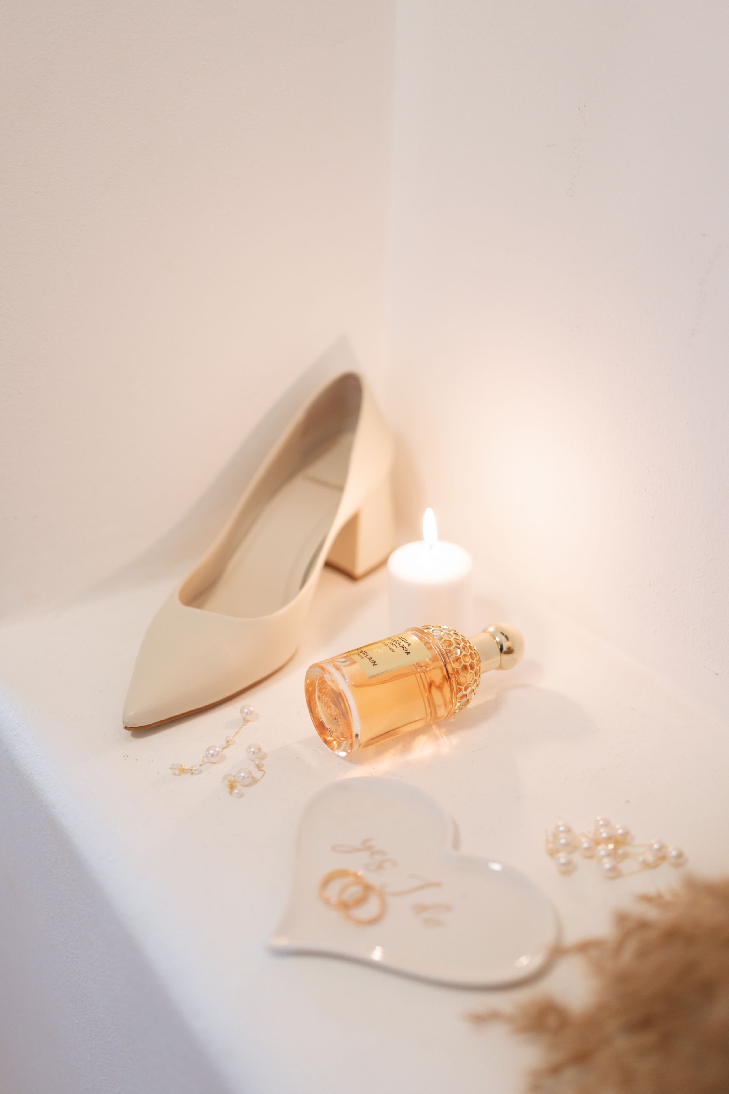 Bridal look, Bride Preparation in the wedding day in Brasov, bride details like rings, shoes, parfume