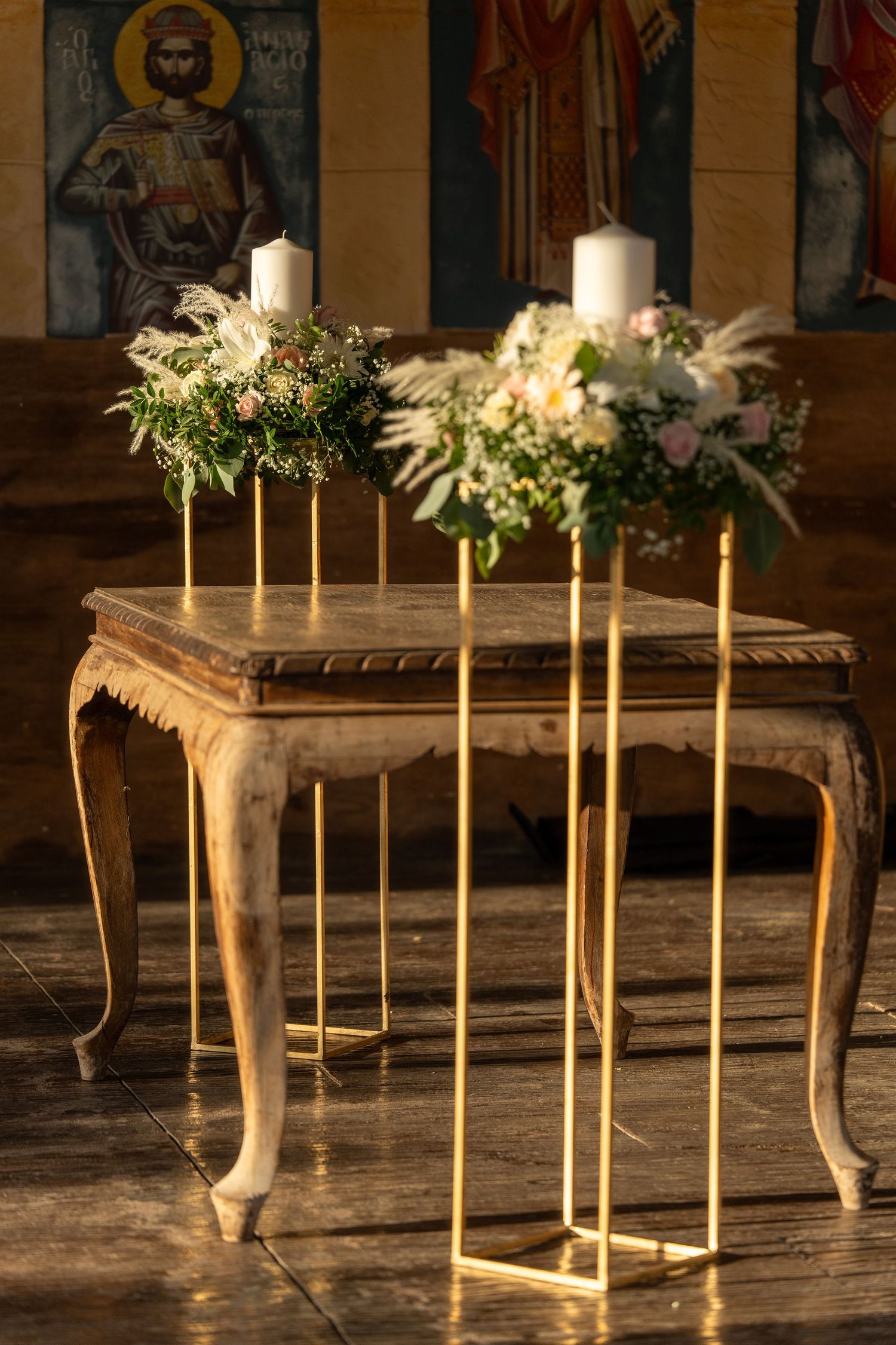 Elegant wedding decor featuring white candles and floral arrangements on gold stands.
Φωτογράφος γάμου Χαλκίδα