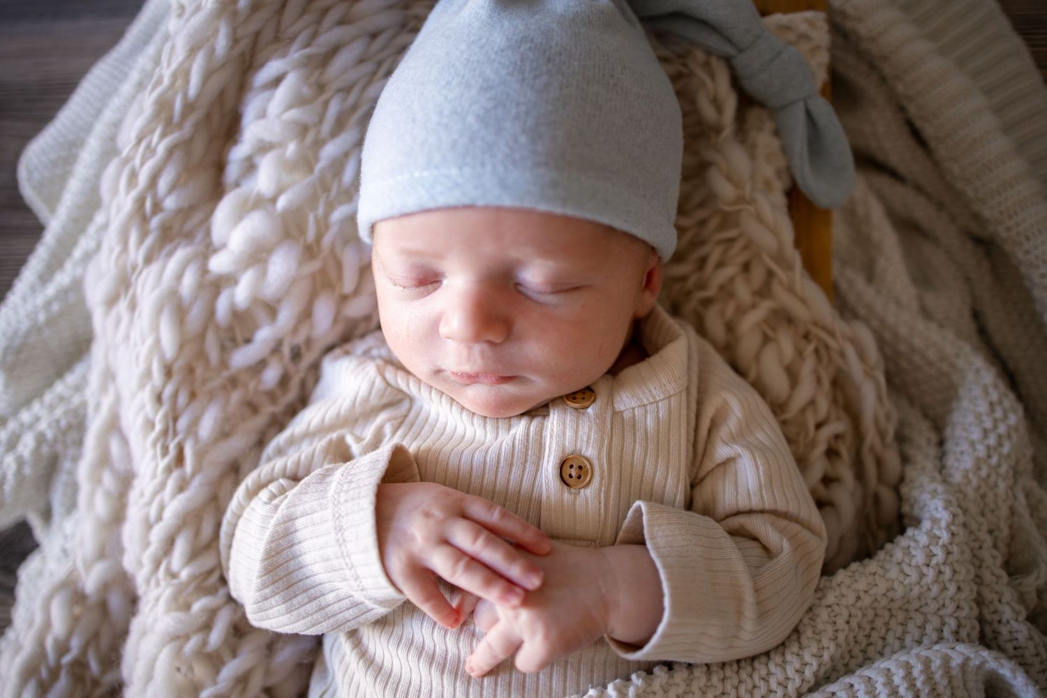 Springfield, IL Newborn Photographer captures a close up of a newborn's face and hands during a lifestyle newborn session