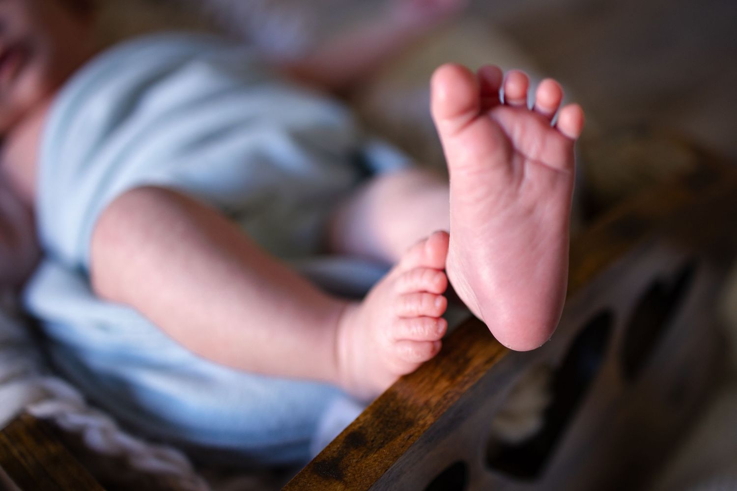 Springfield IL Newborn Photographer captures a newborn feet while swaddled during a lifestyle newborn session