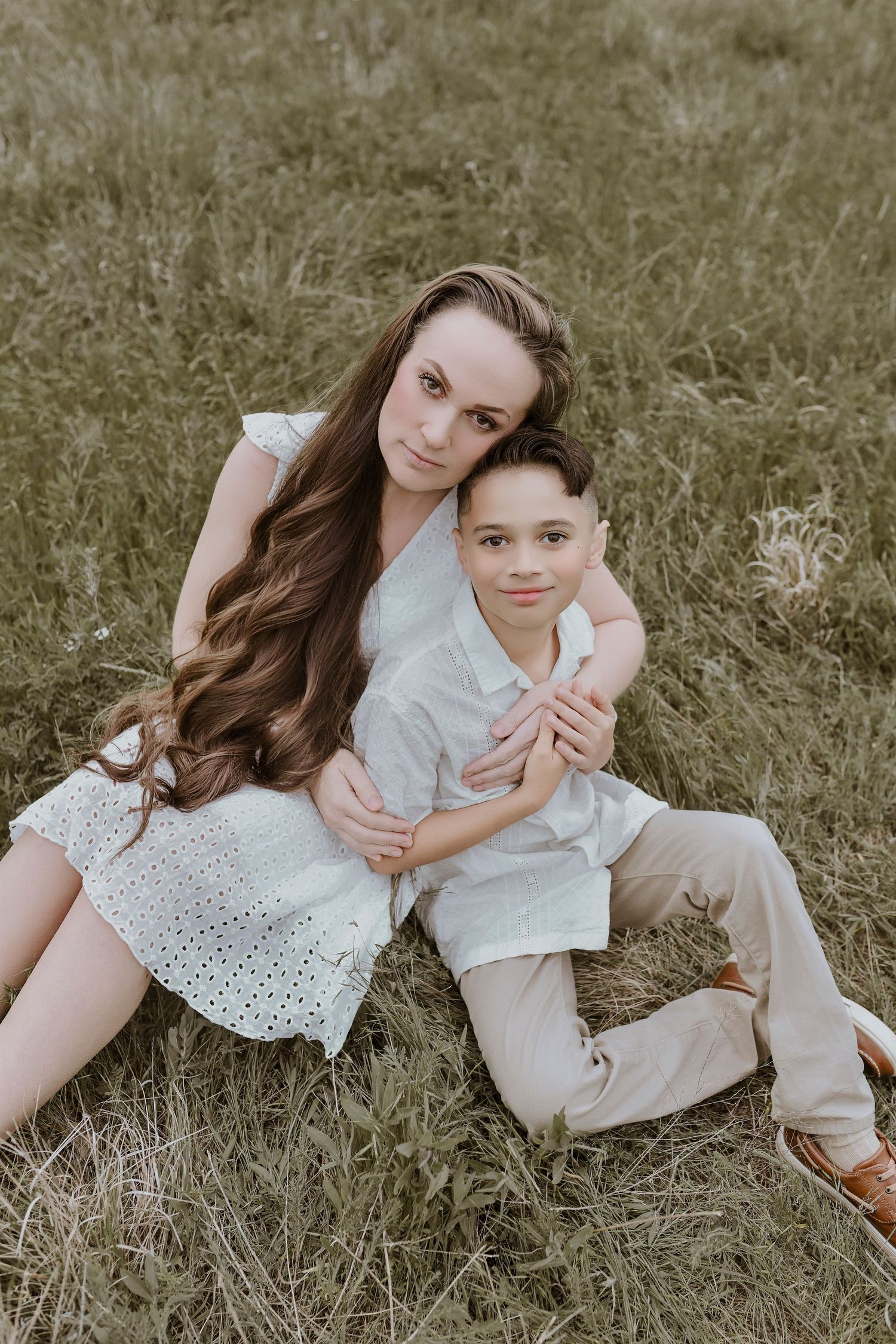 Multi-generational family portrait featuring grandparents and young grandchildren
