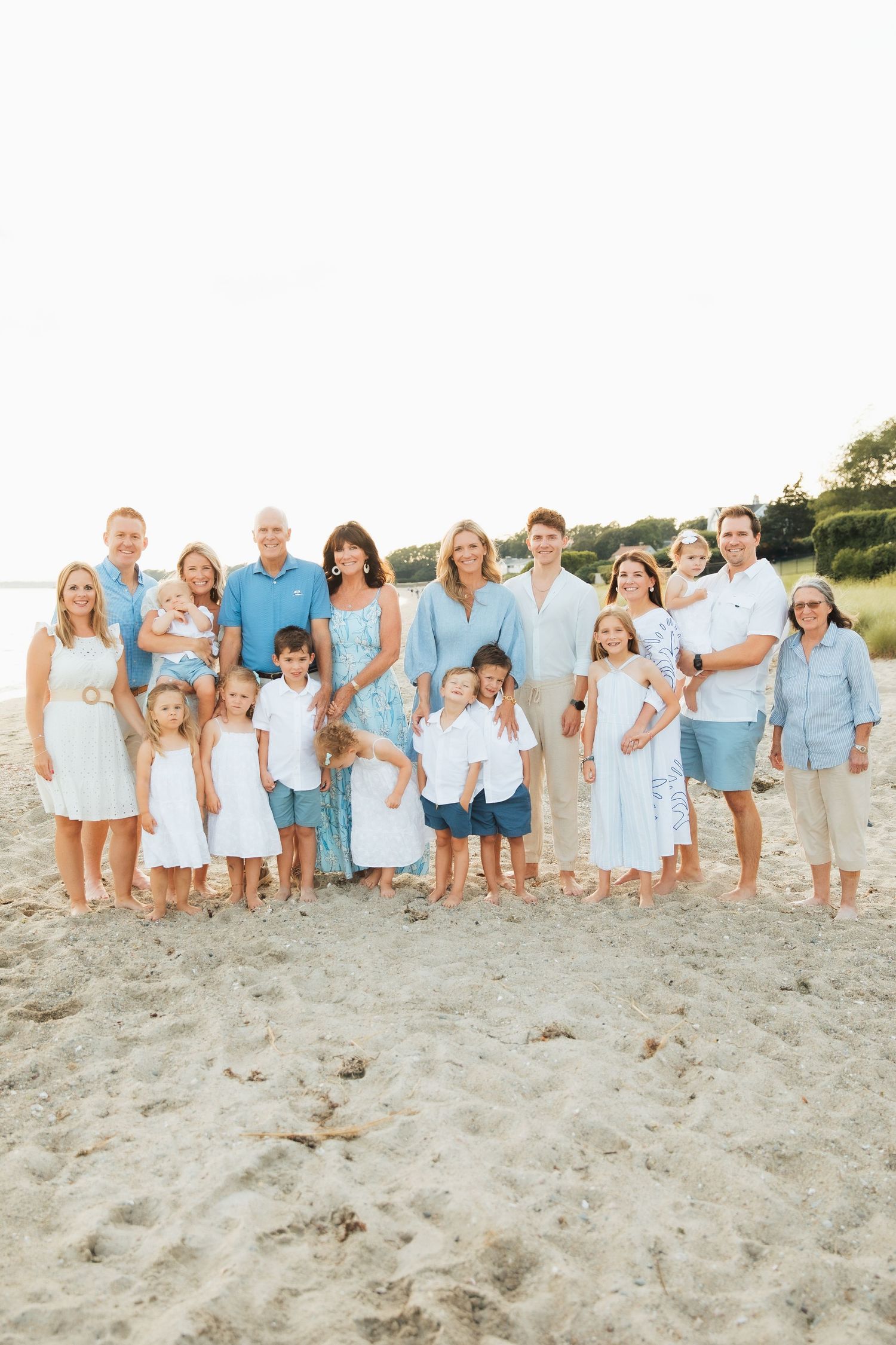 Large family group portrait extended family photoshoot