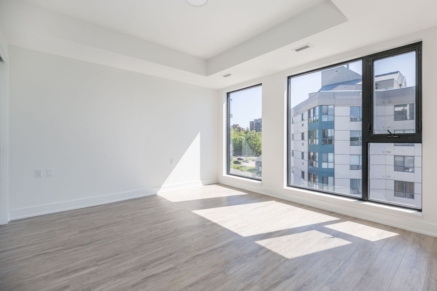 A photo of a vacant condo in Barrie Ontario for a real estate listing in Simcoe County photographed by Sarah Tennant
