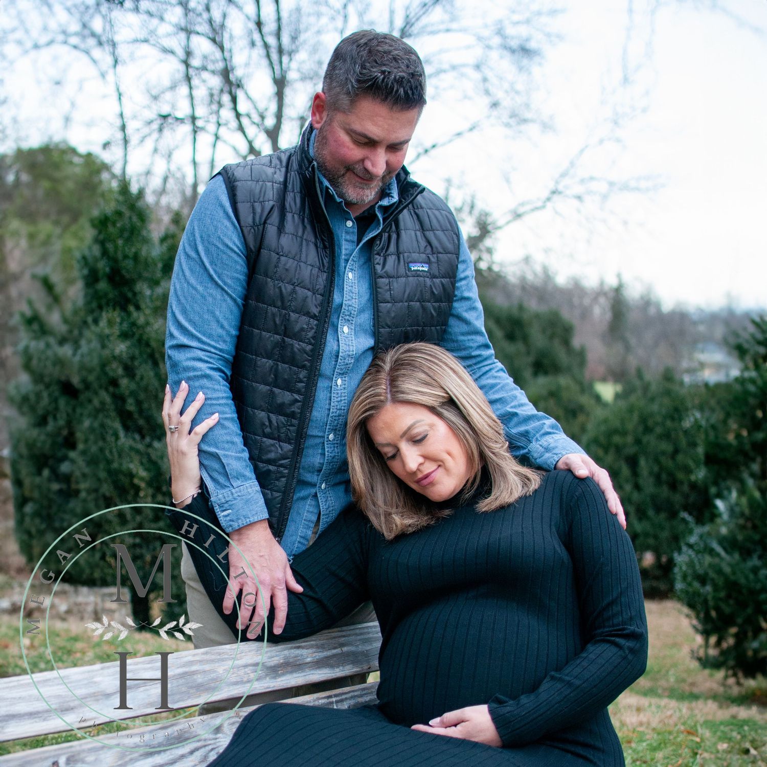 Candid photo of maternity couple