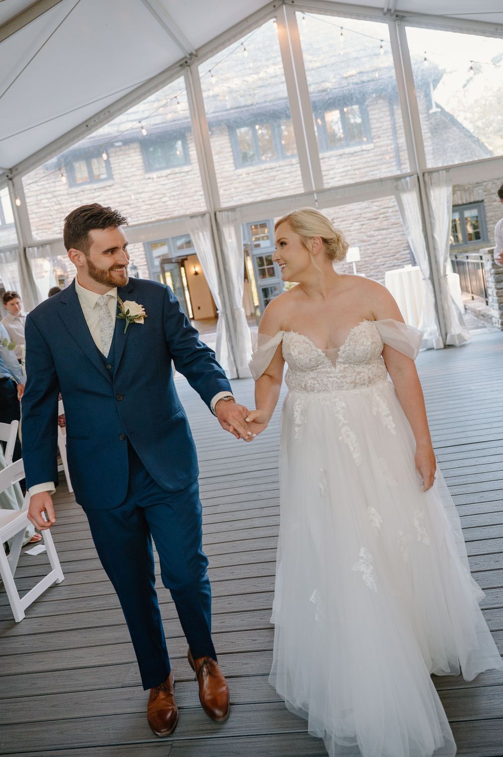 Candid wedding moments at Cincinnati Nature Center