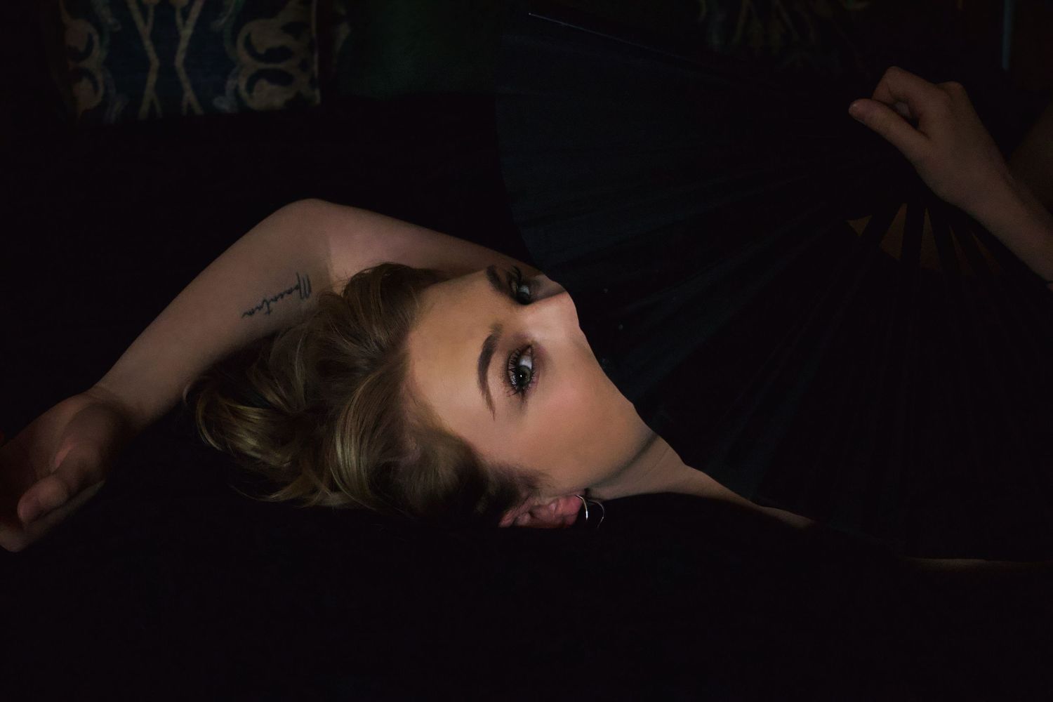 lady doing boudoir
