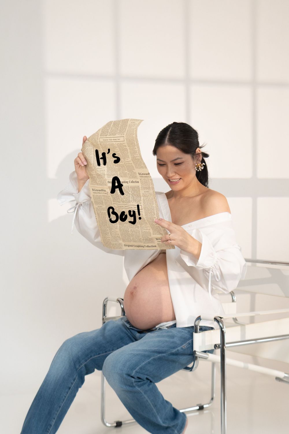 maternity photoshoot in a studio setting in Winfield, IL