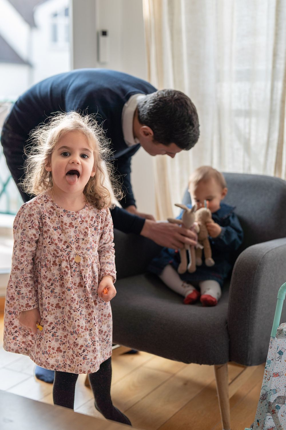 Famille-rueil-malmaison-enfant-premiers-pas-tombe.jpg
Enfant allongé par terre pendant ses premiers pas à Rueil-Malmaison
Moment drôle