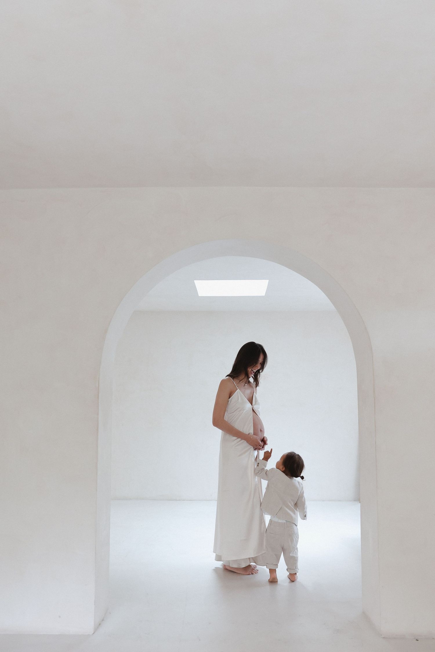 Maternity photoshoot with toddler in Studio
