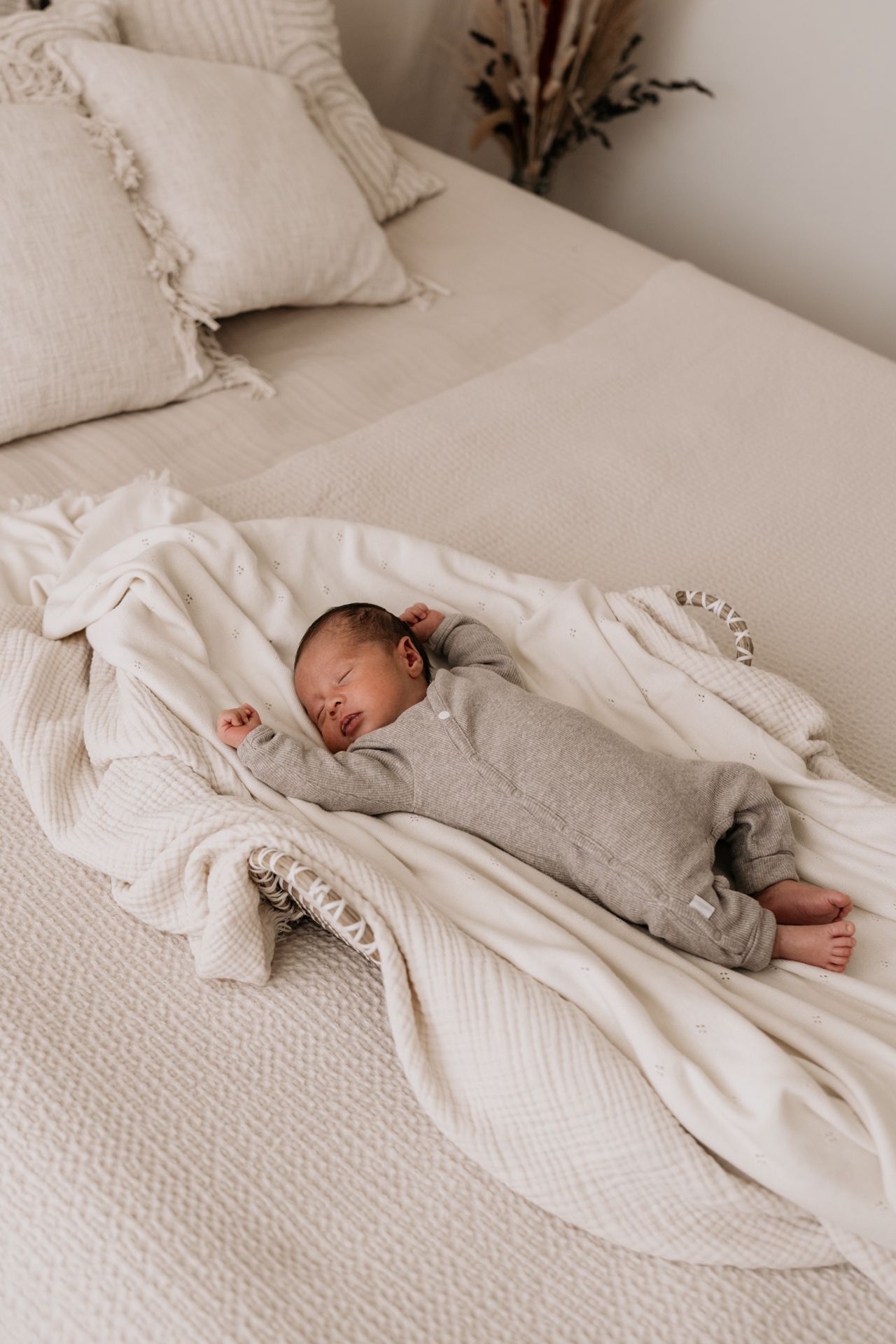 Lifestyle fotograaf Heerhugowaard voor newbornshoots en gezinnen.