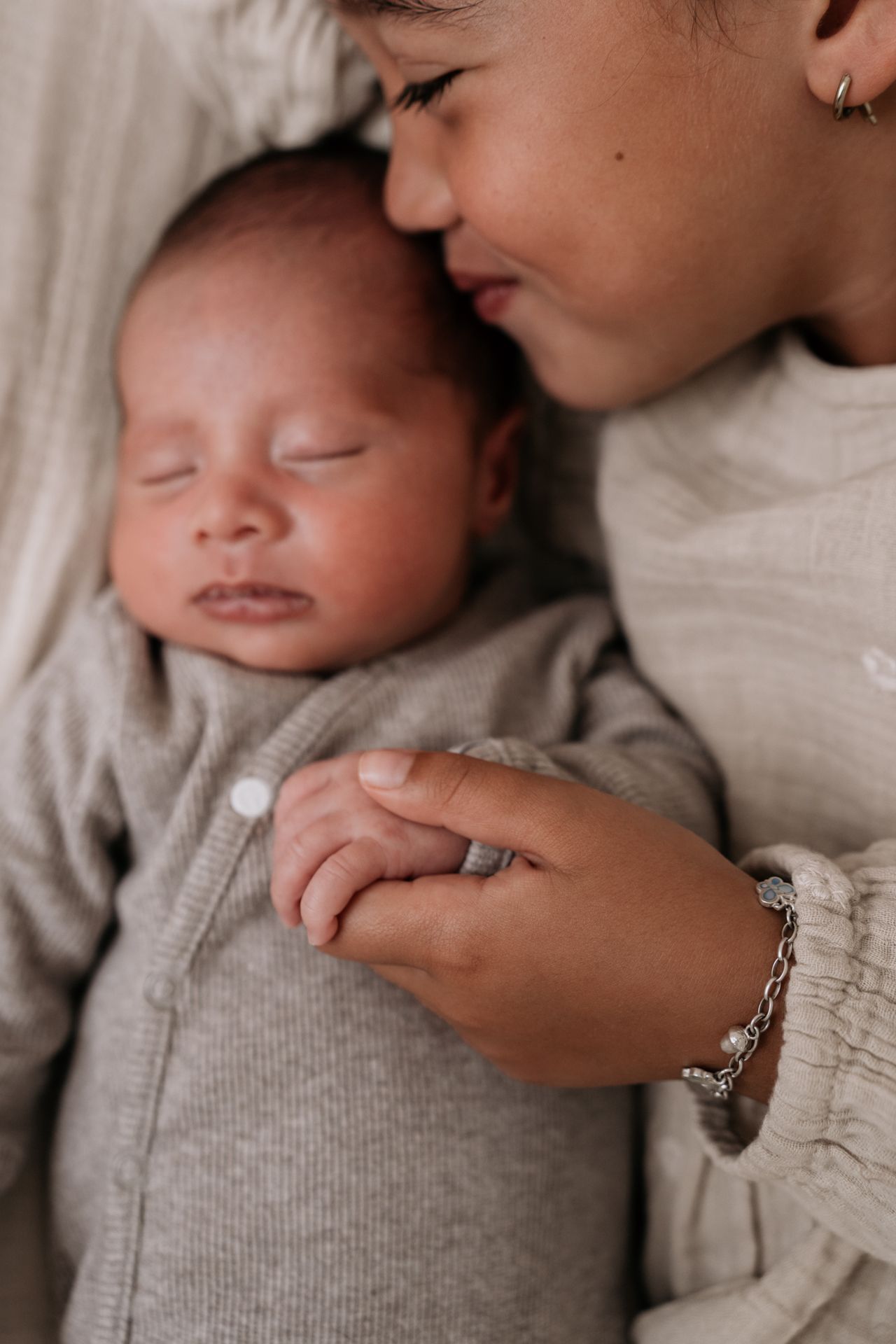 Lifestyle fotograaf Heerhugowaard voor newbornshoots en gezinnen.