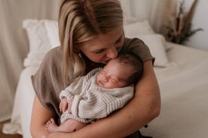 Lifestyle fotograaf Heerhugowaard voor newbornshoots en gezinnen.