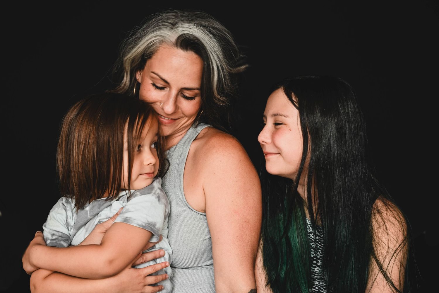 Mom looks at son and daughter in mini session with K. Manchuck Photography in Hudson, NY