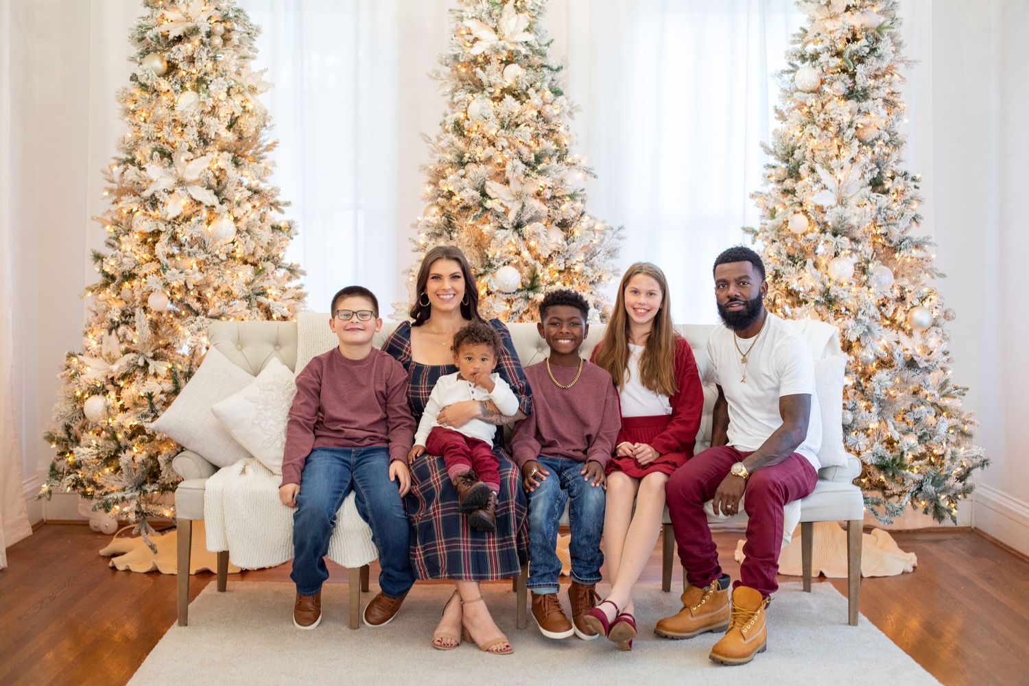 christmas seasonal holiday photoshoots luxury high end beautiful photos quick turn around retouched crisp true to color editing cincinnati