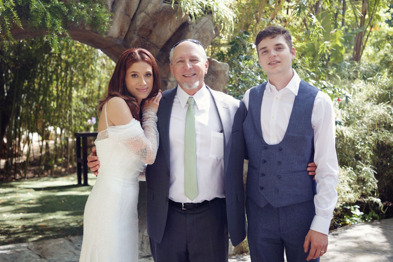 Wedding guest moments photographed naturally in Houston
