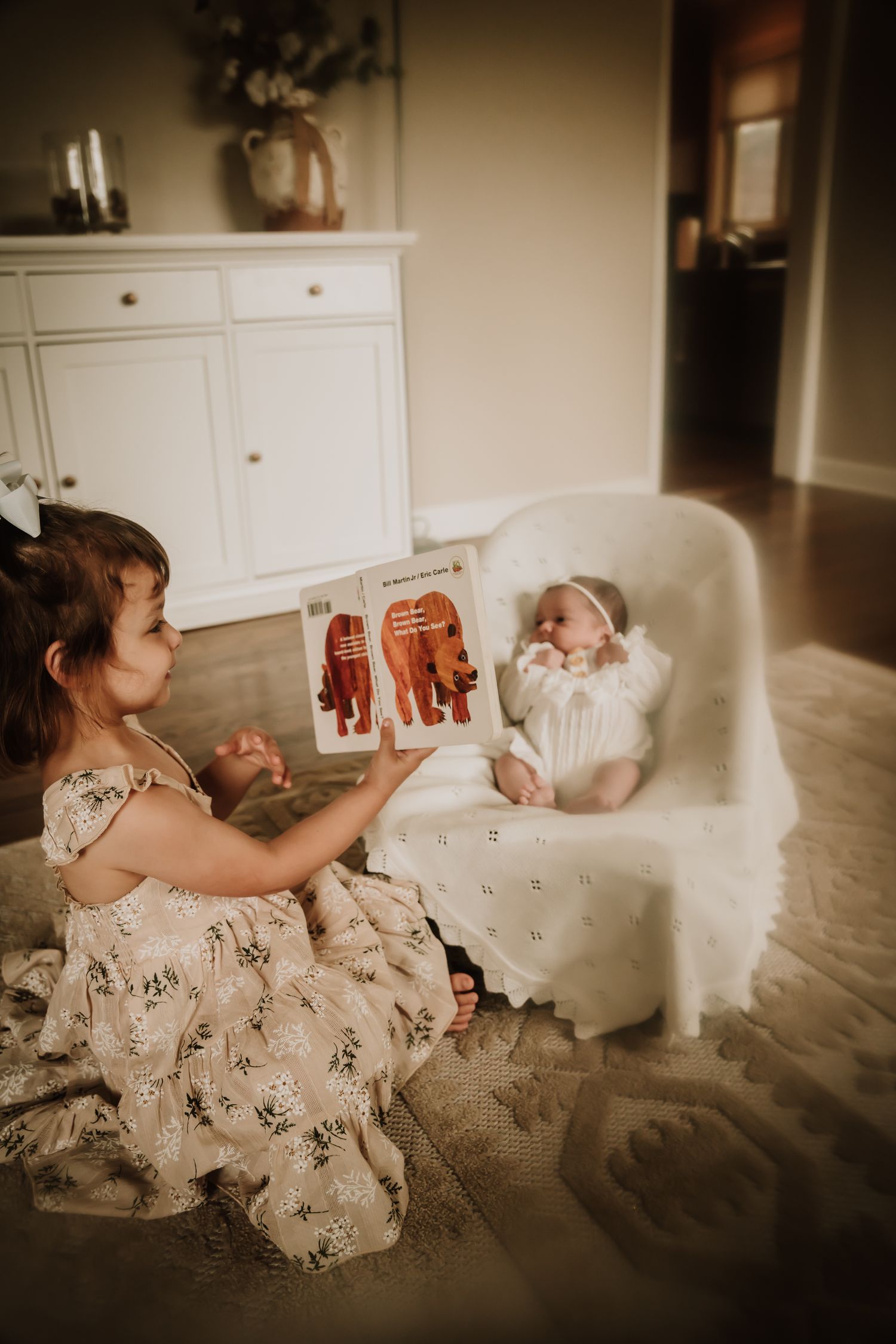 sister reading to a baby during lifestyle session in Arlington Heights