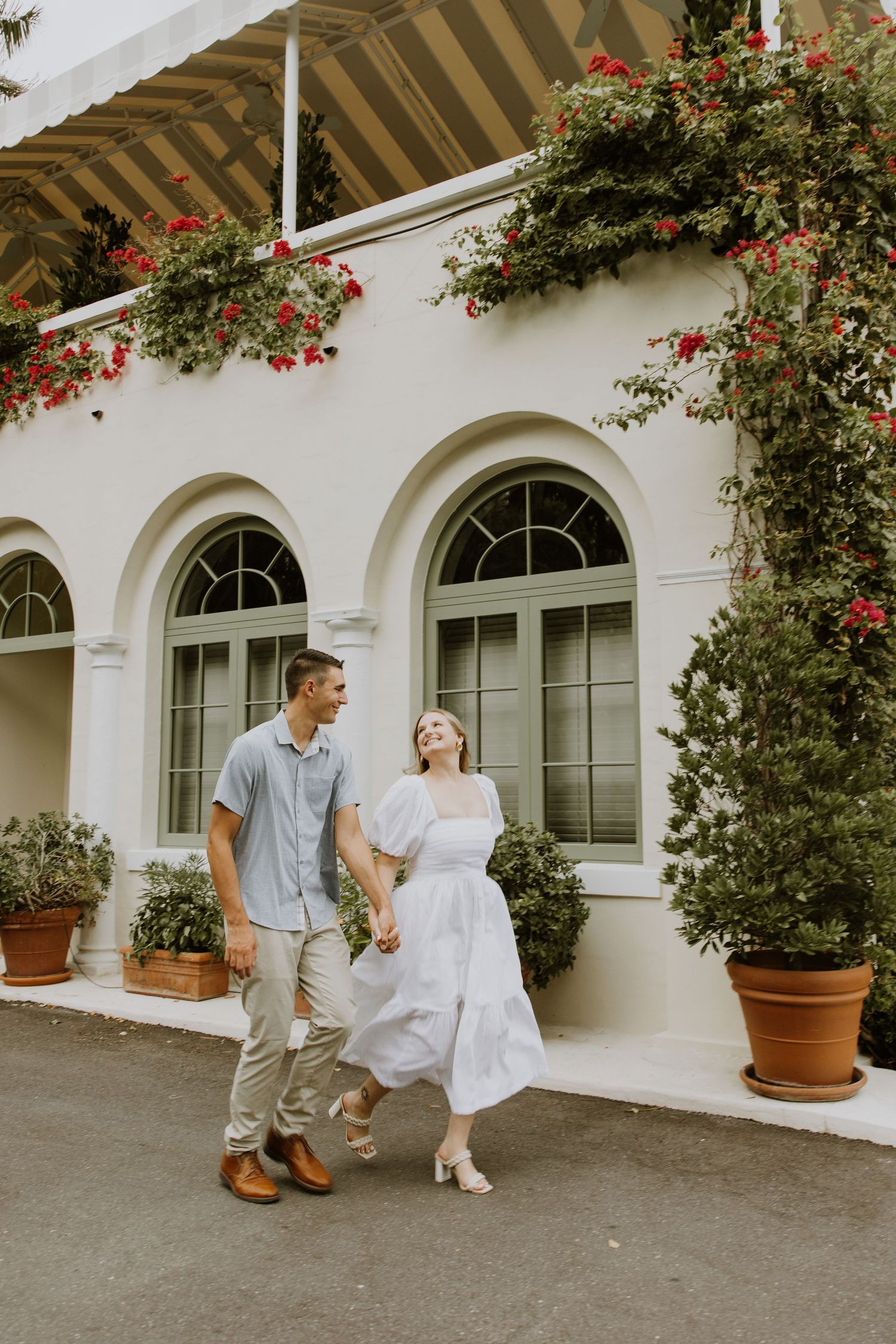 Downtown Palm Beach engagement portraits with arches, architecture, and greenery captured by Lindsay McDow Photography